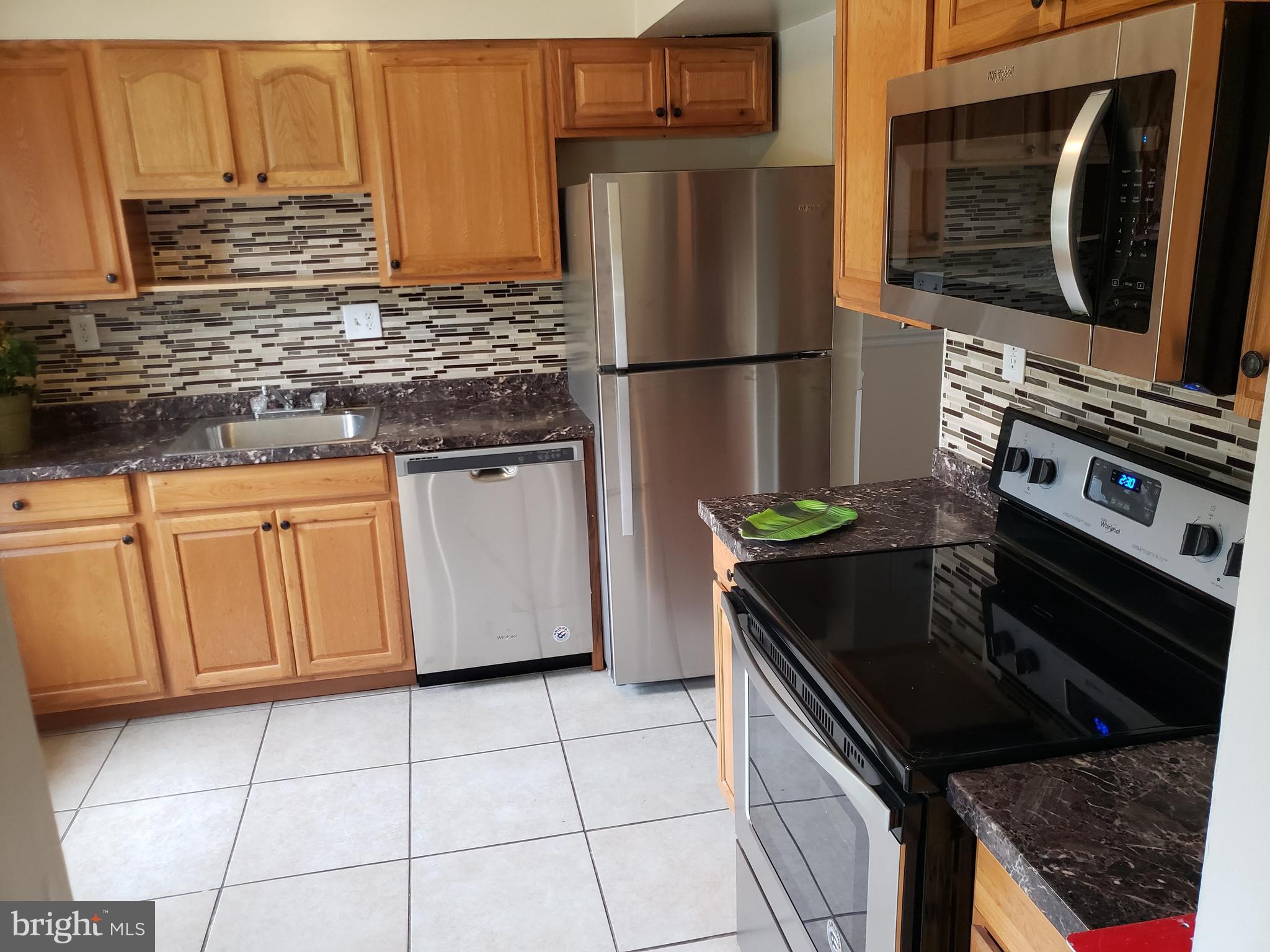 BURKE STATION SQUARE - Residential Lease