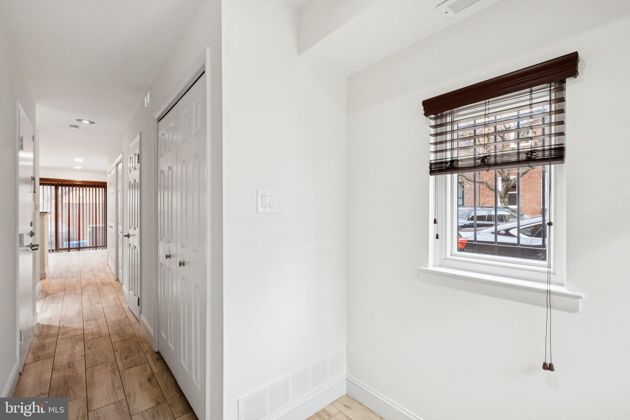 QUEEN VILLAGE - Residential