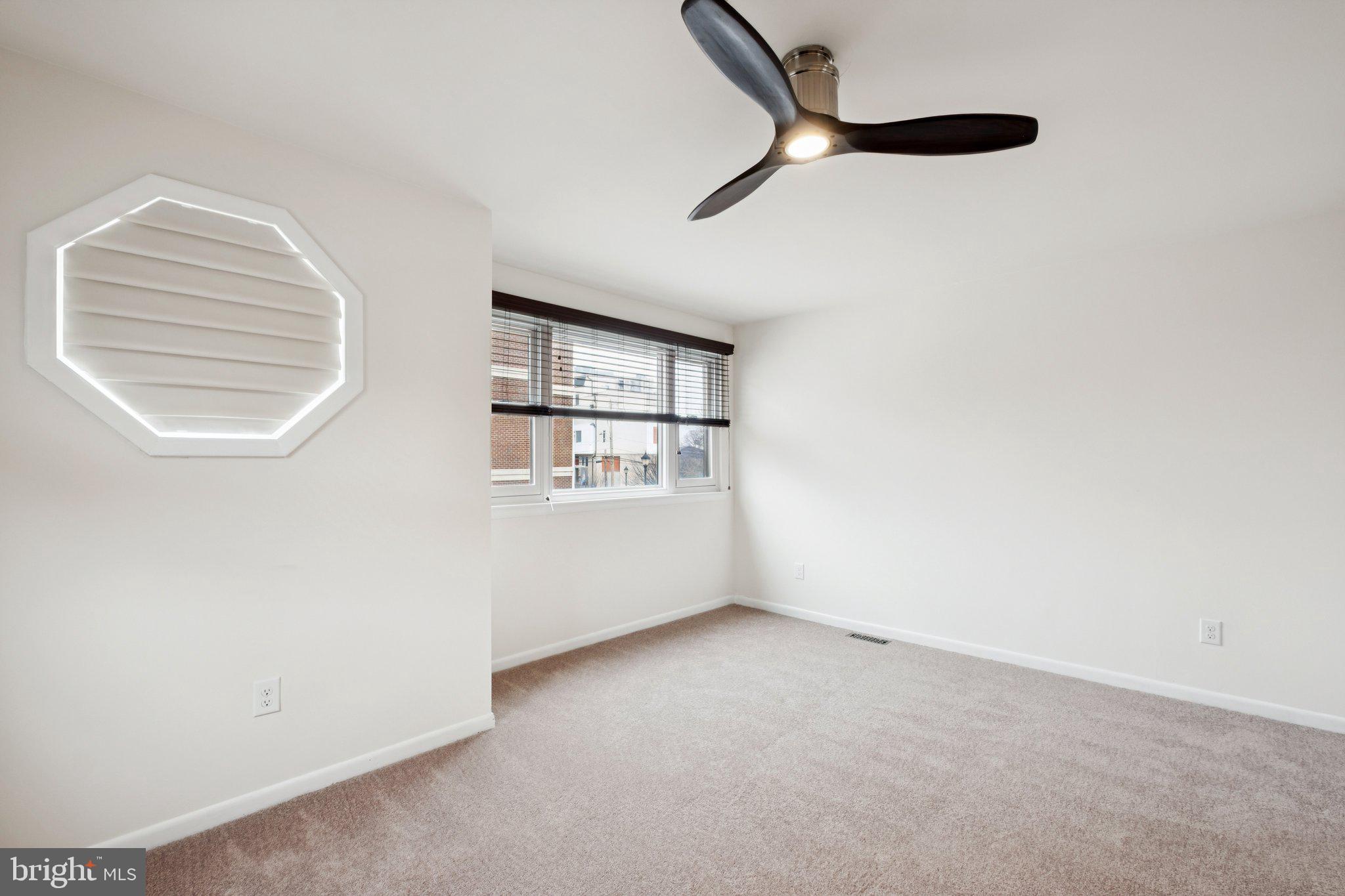 QUEEN VILLAGE - Residential