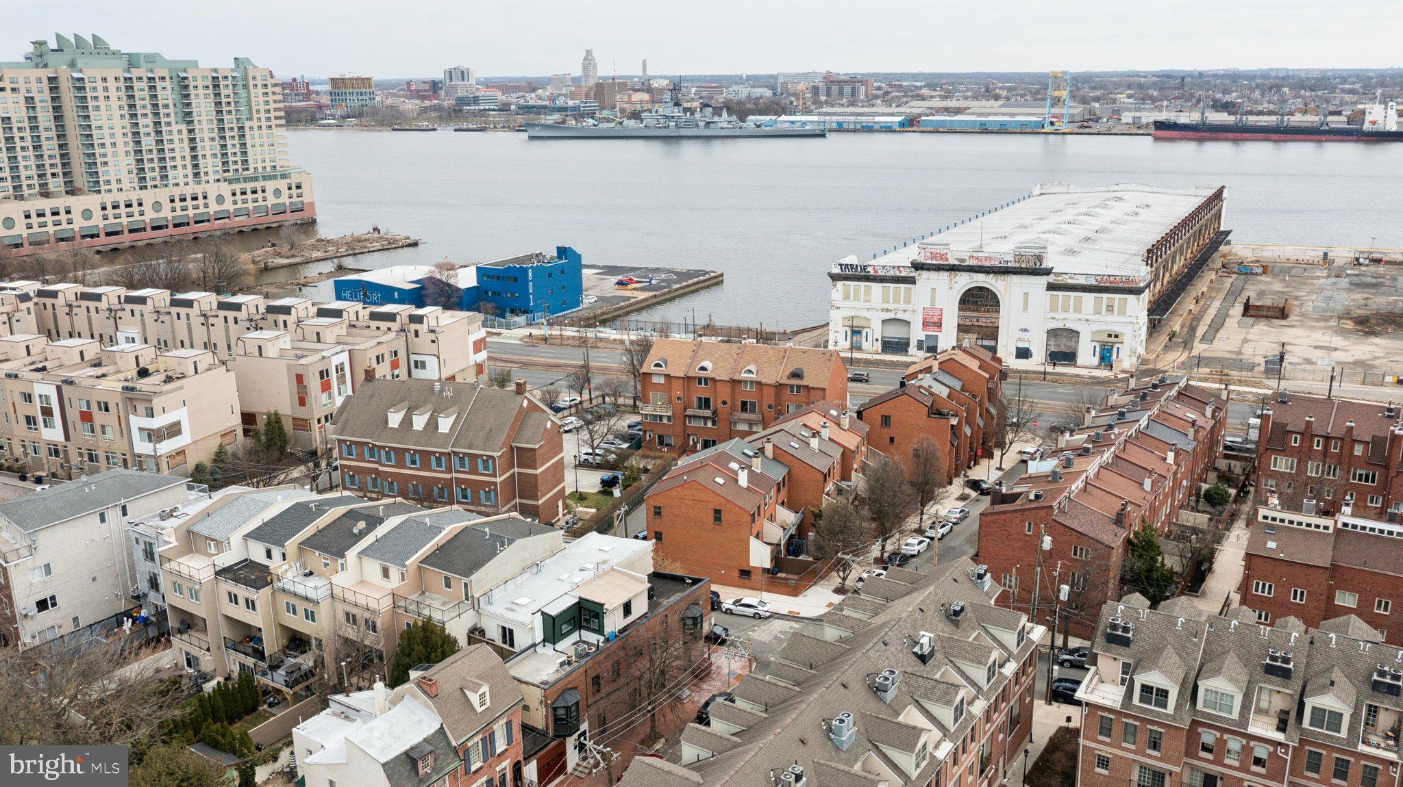 QUEEN VILLAGE - Residential