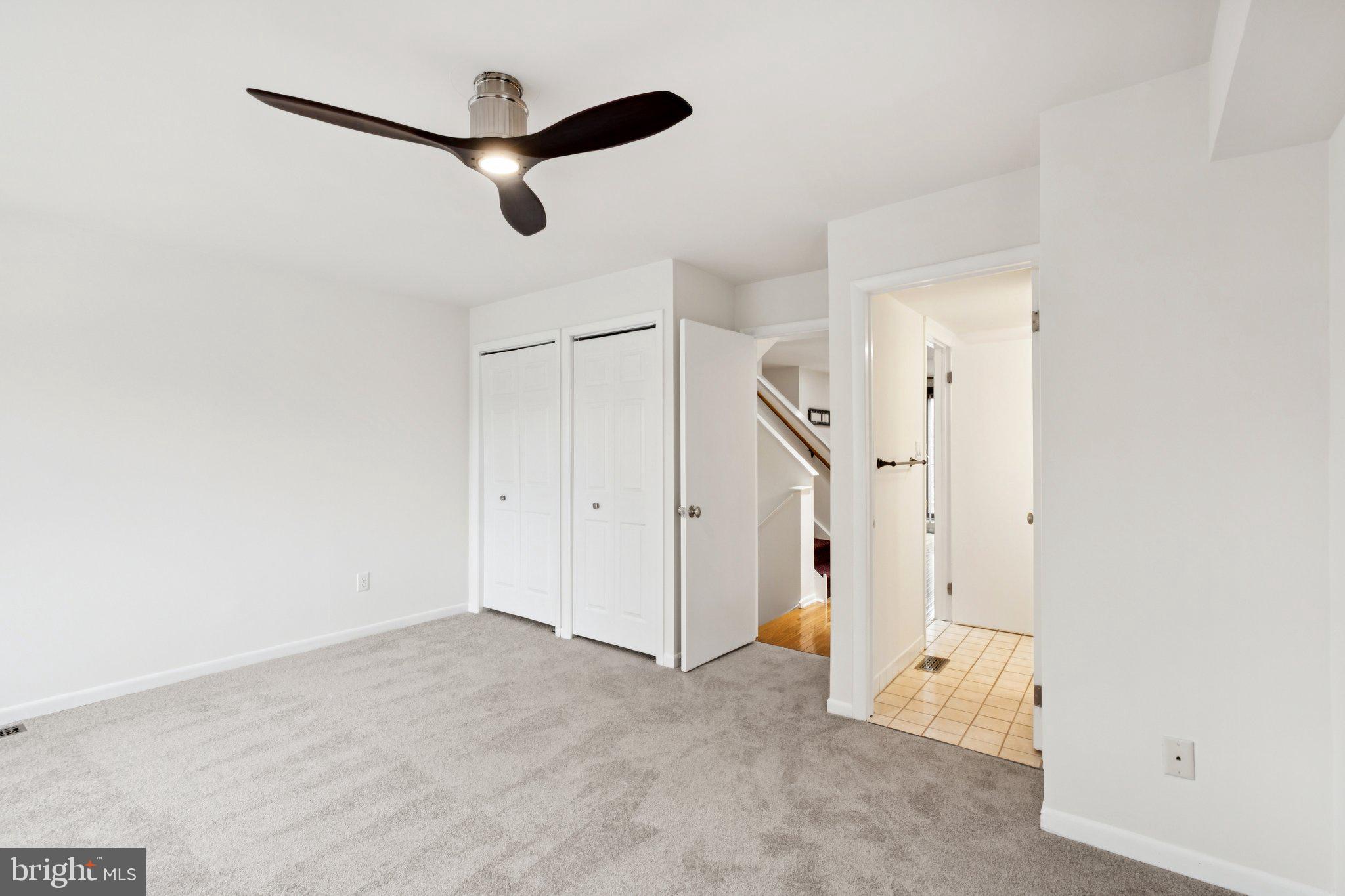 QUEEN VILLAGE - Residential