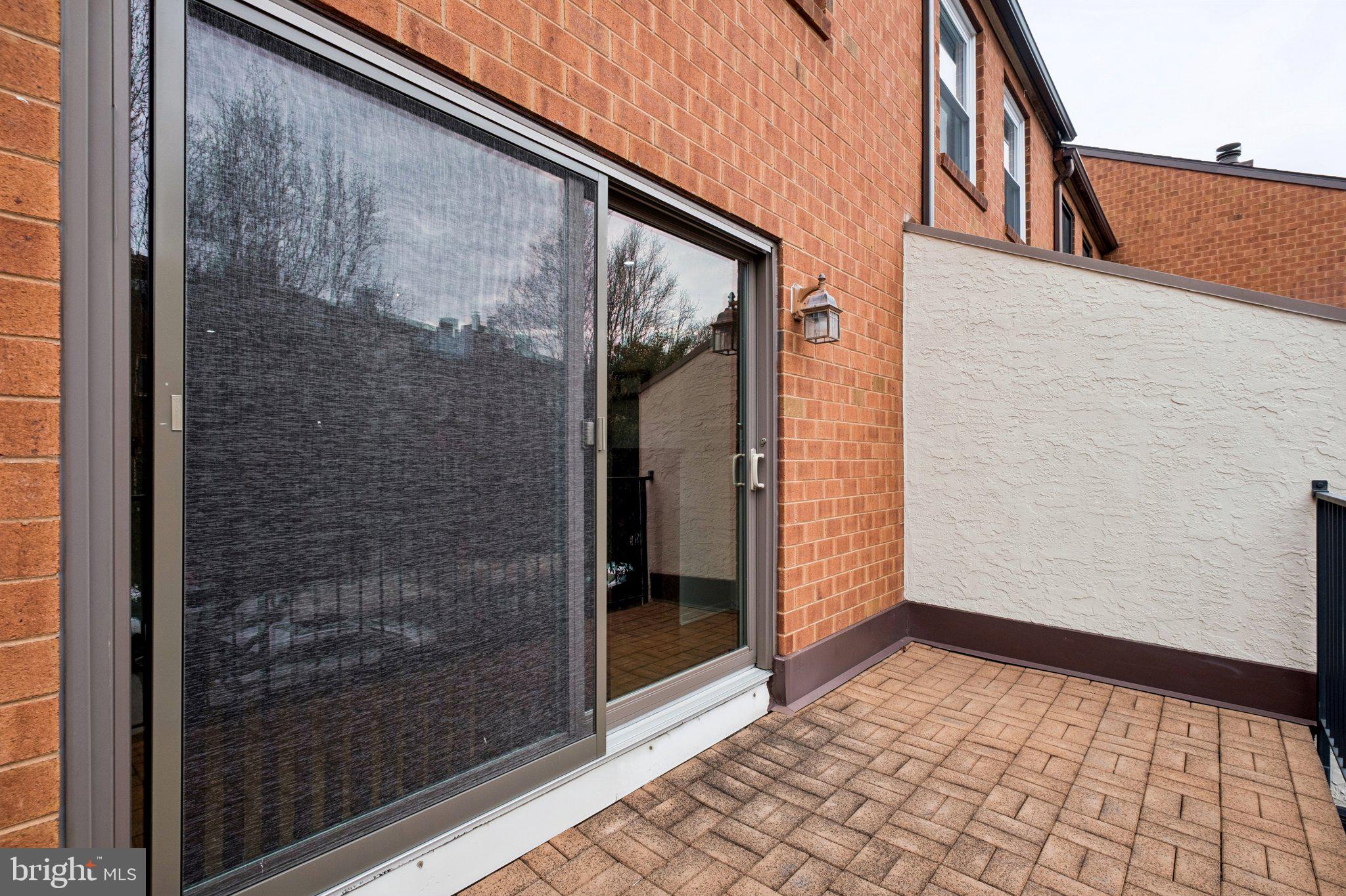 QUEEN VILLAGE - Residential