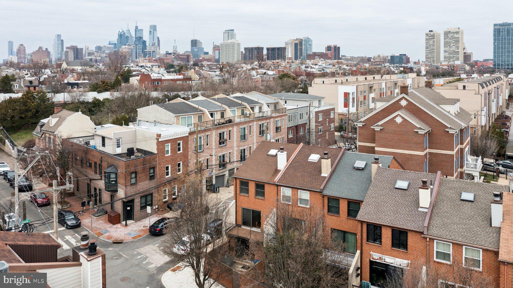 QUEEN VILLAGE - Residential