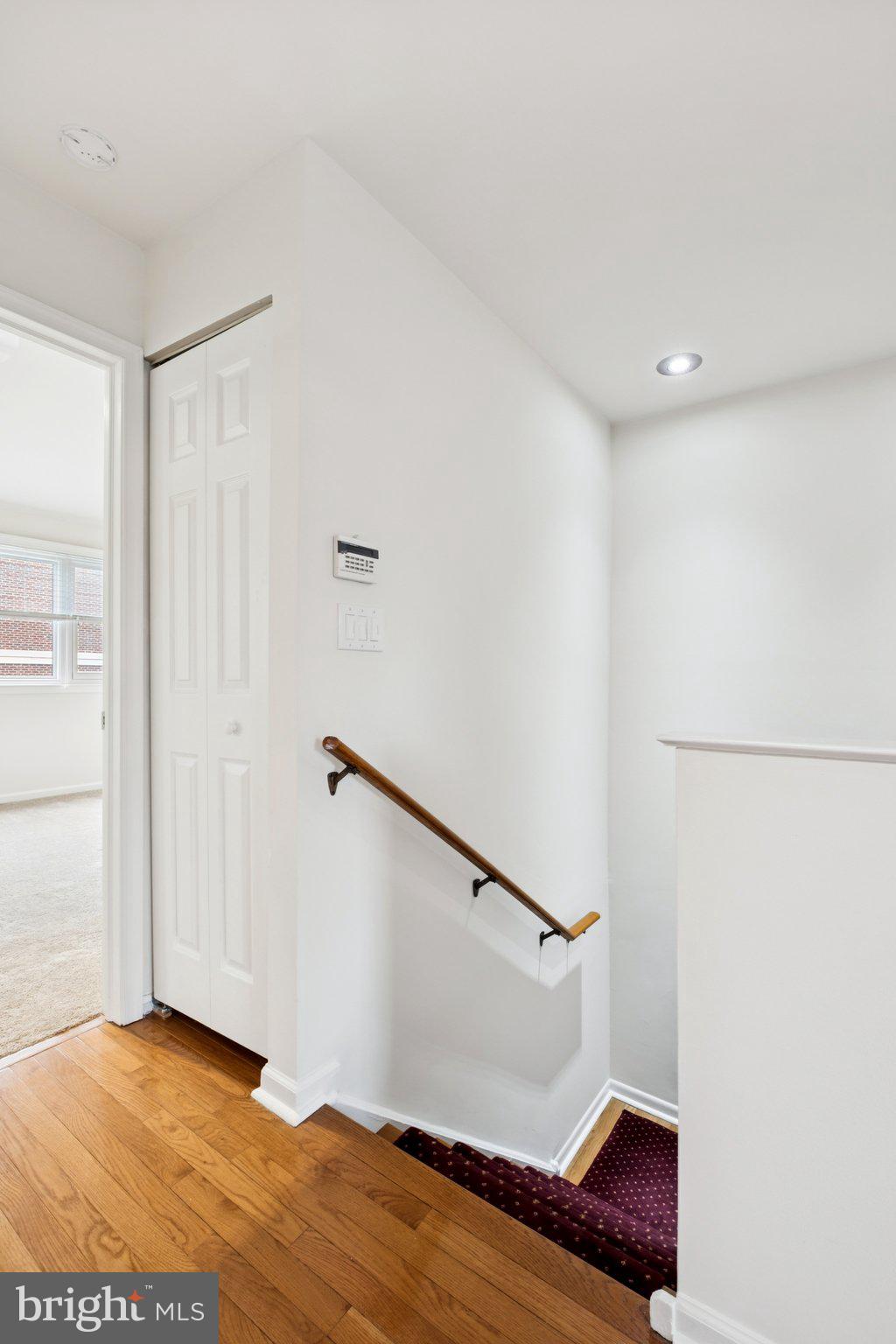 QUEEN VILLAGE - Residential