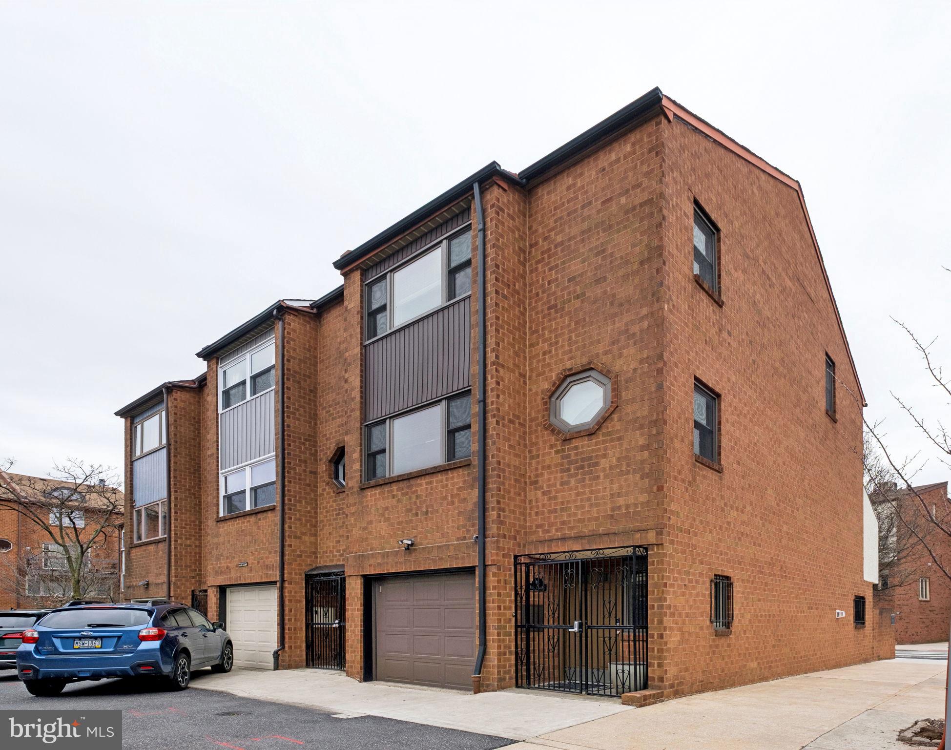 QUEEN VILLAGE - Residential