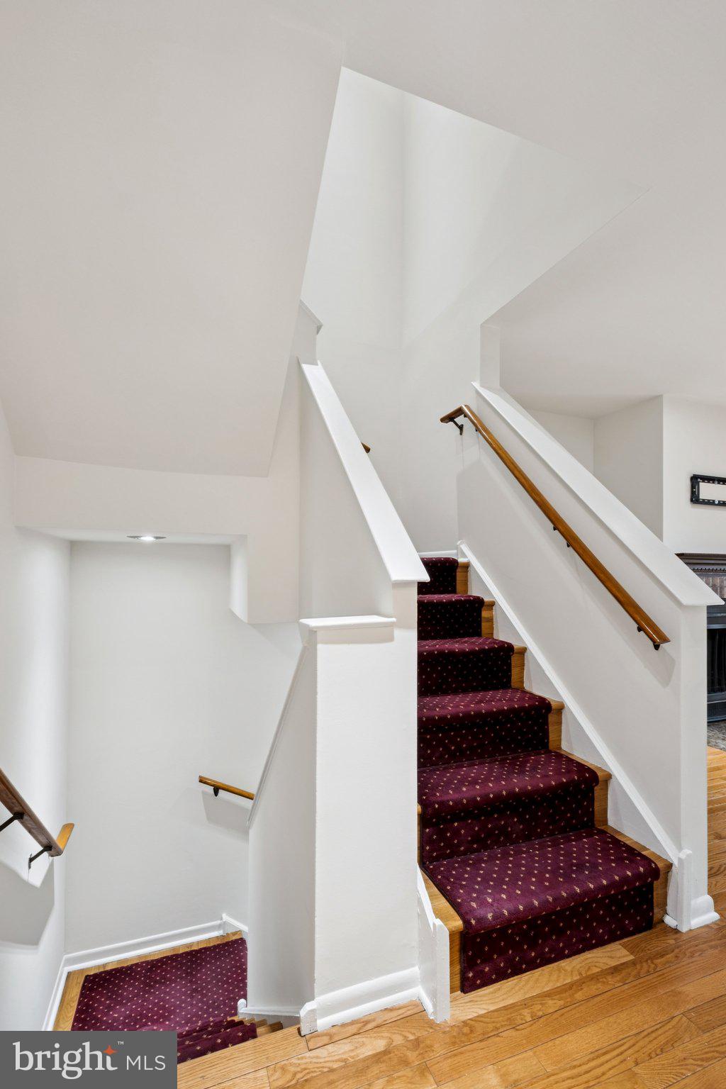 QUEEN VILLAGE - Residential