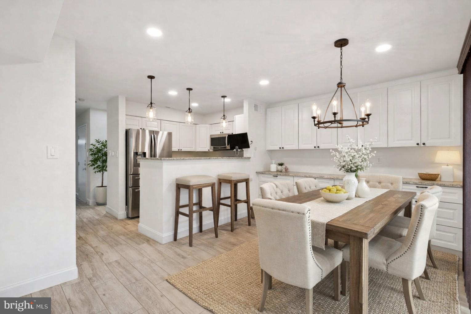 QUEEN VILLAGE - Residential