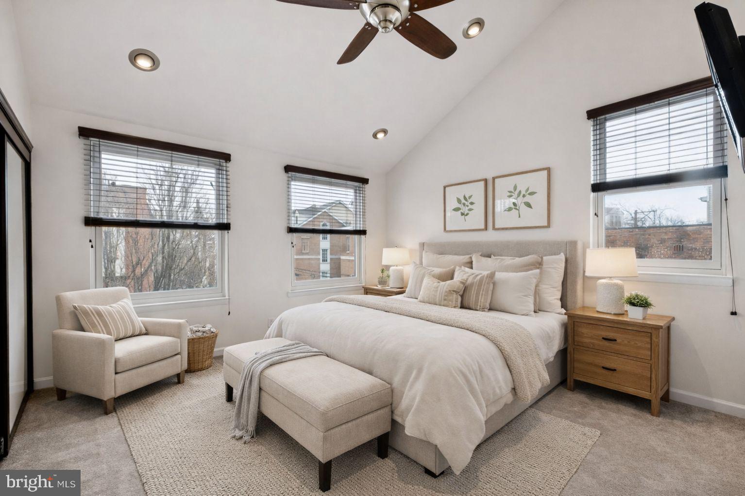 QUEEN VILLAGE - Residential