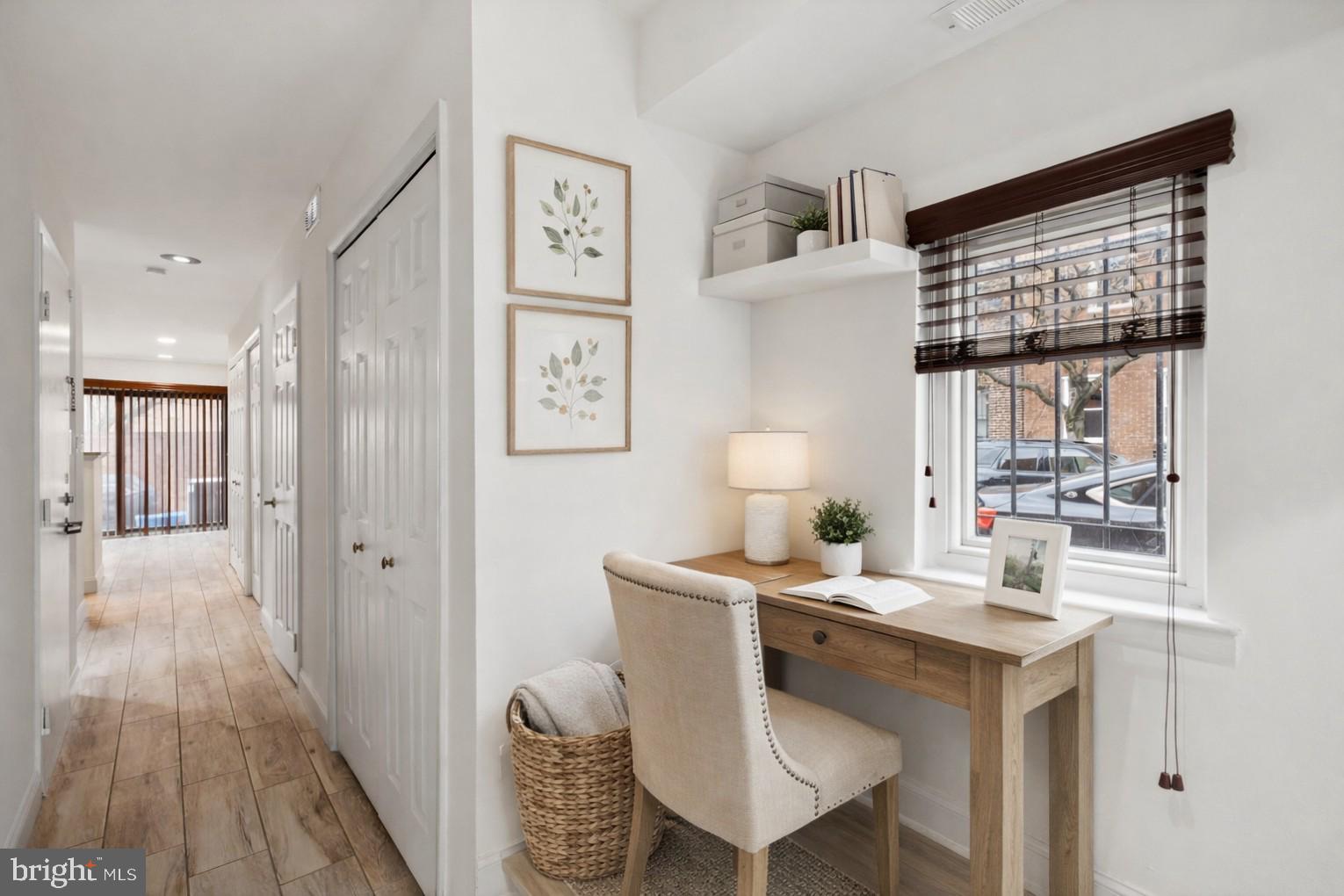 QUEEN VILLAGE - Residential