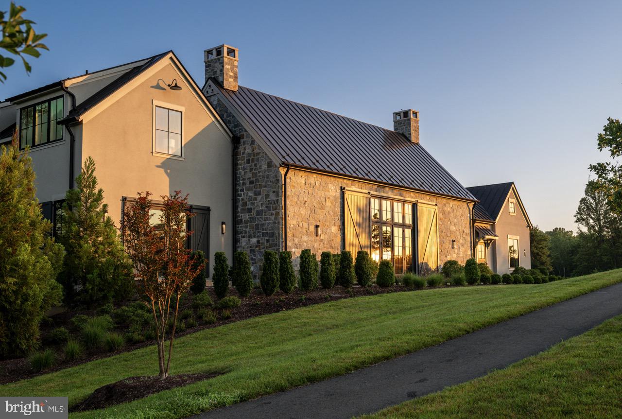 1 FOXTROT KNOLL LANE