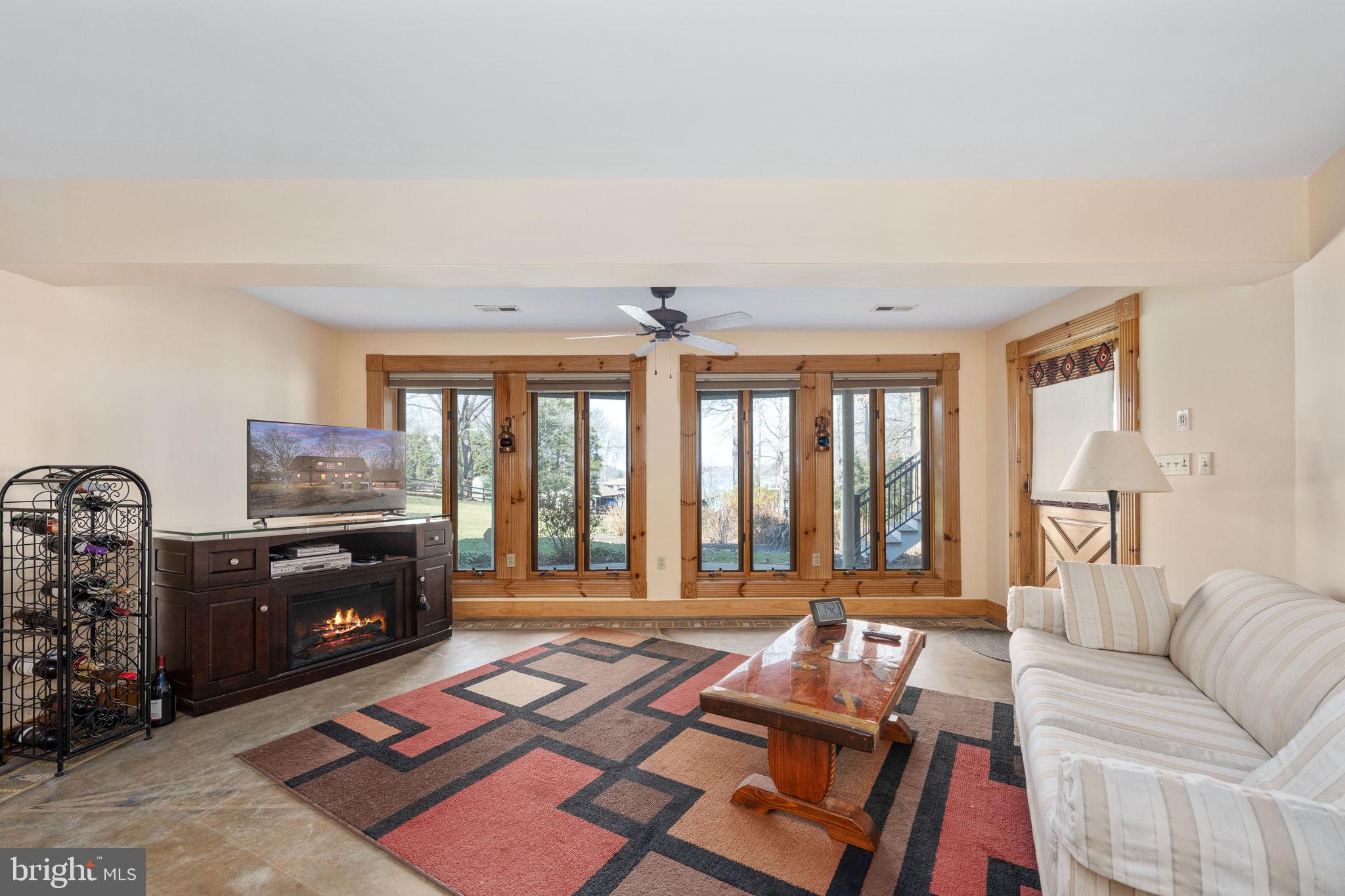 TARA WOODS - Residential