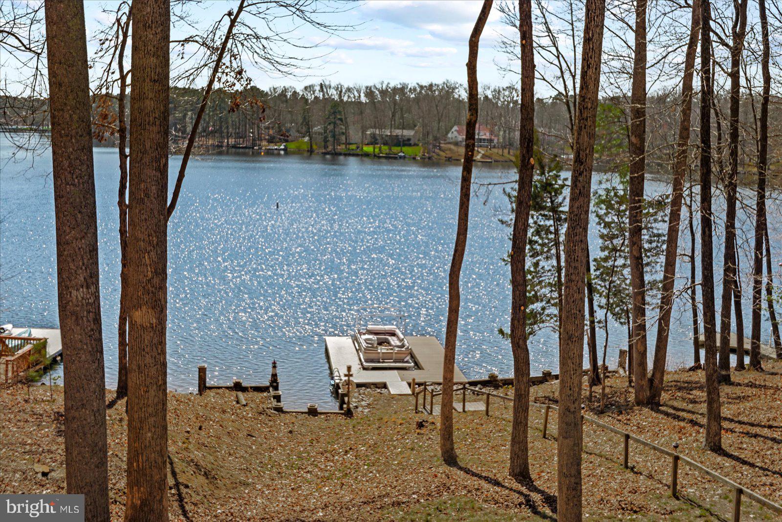 LAKE CAROLINE - Residential