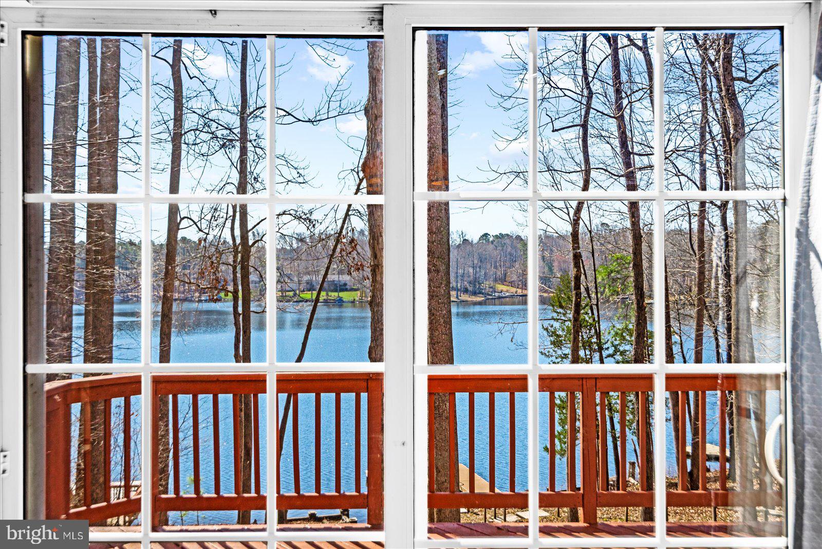 LAKE CAROLINE - Residential