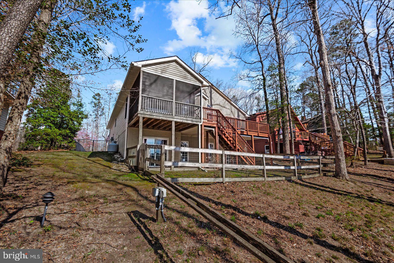 LAKE CAROLINE - Residential