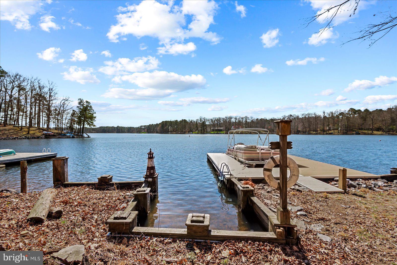 LAKE CAROLINE - Residential