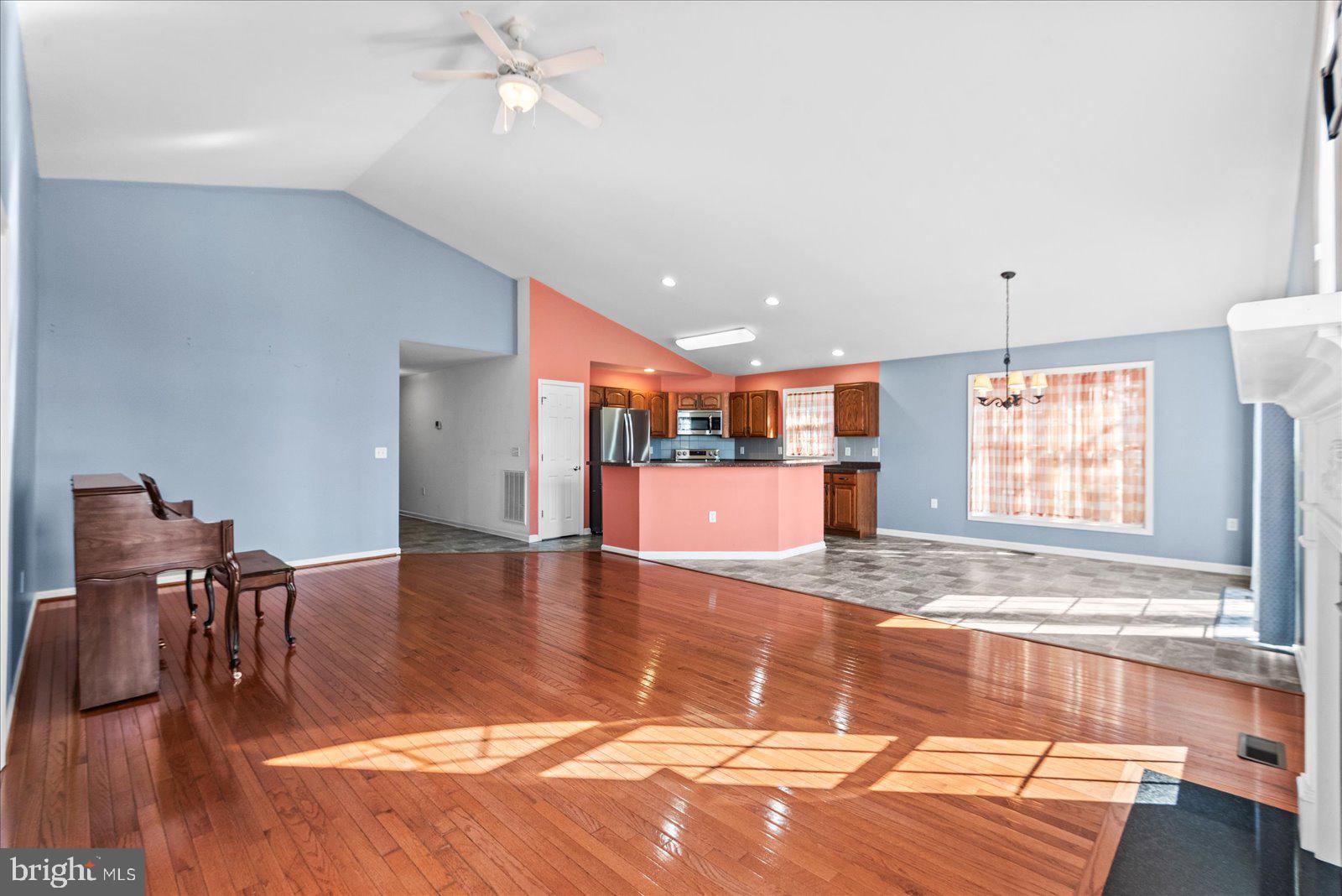 LAKE CAROLINE - Residential