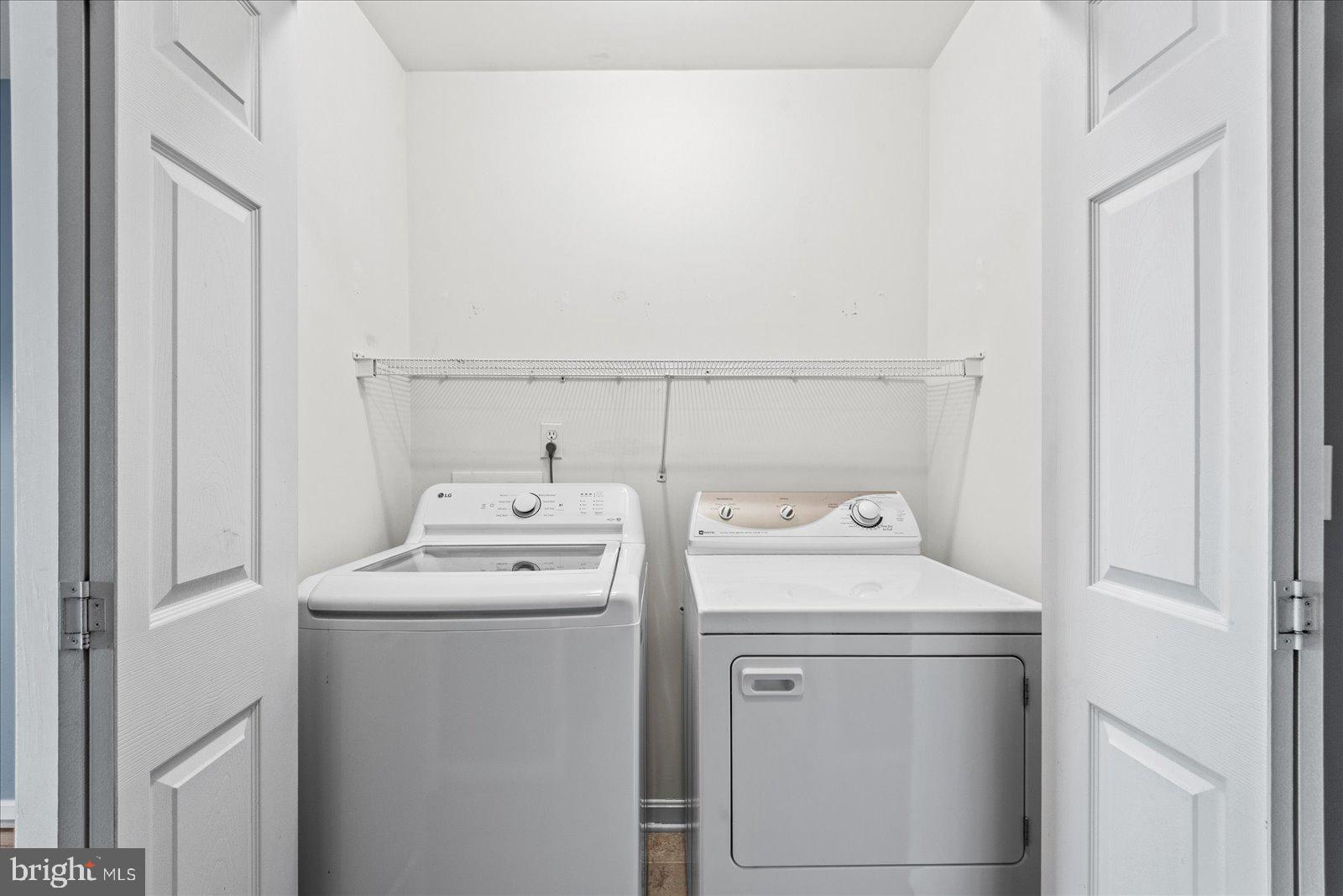 LAKE CAROLINE - Residential