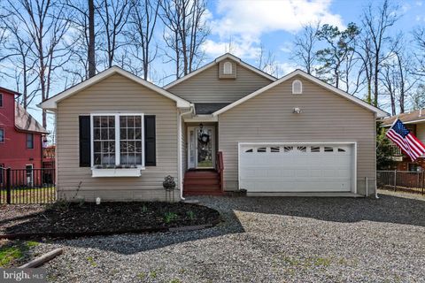 Homes For Sale - 686 Lake Caroline Drive<br/> Caroline County, RUTHER GLEN, VA 22546