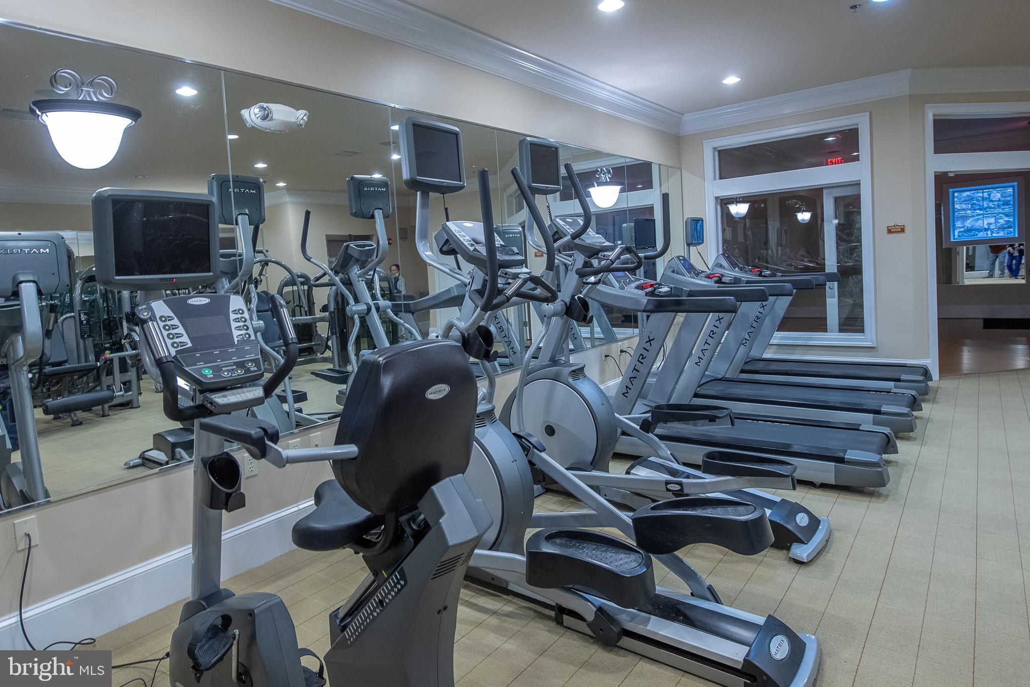 TERRAZZA NEWTOWN SQR - Residential