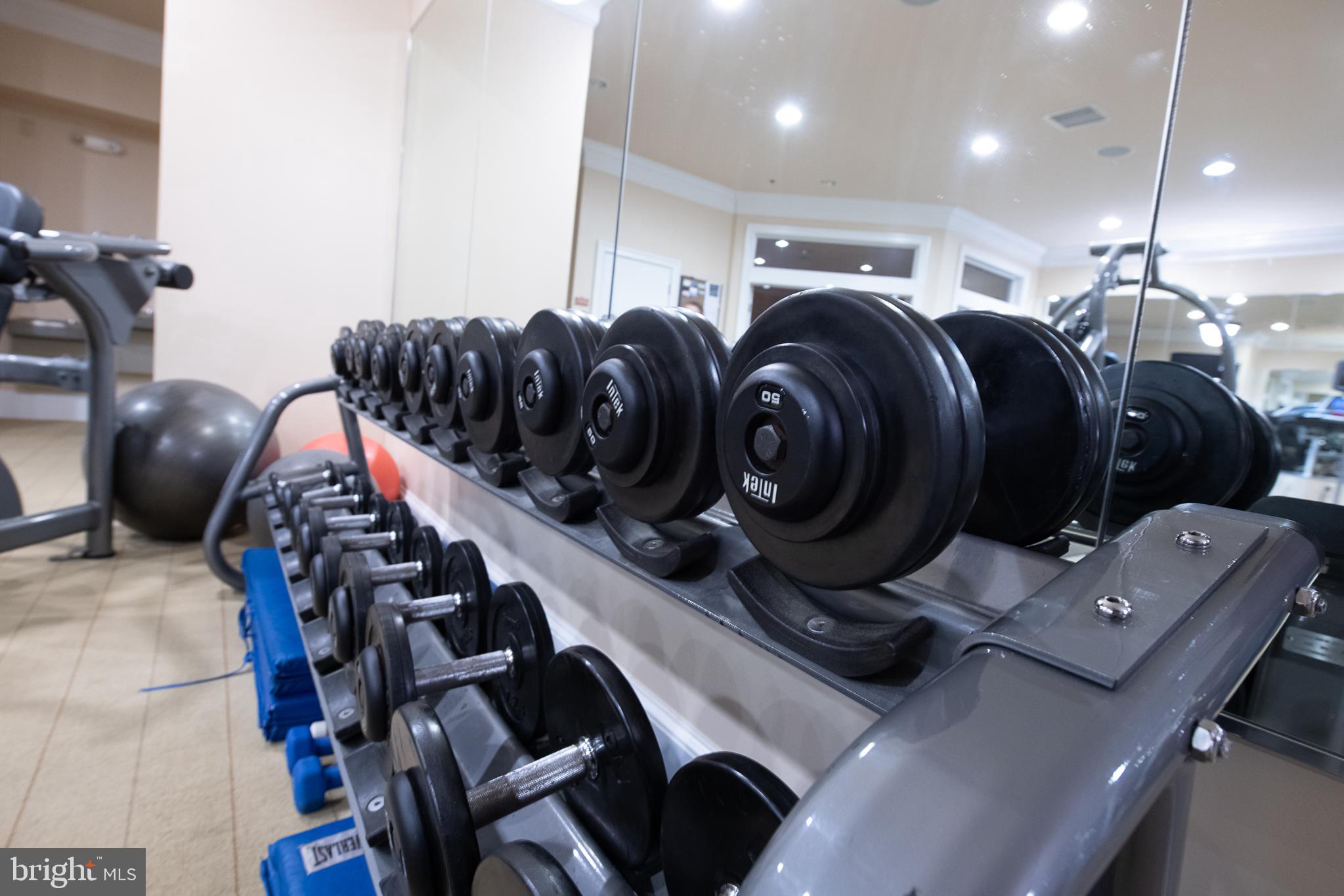 TERRAZZA NEWTOWN SQR - Residential