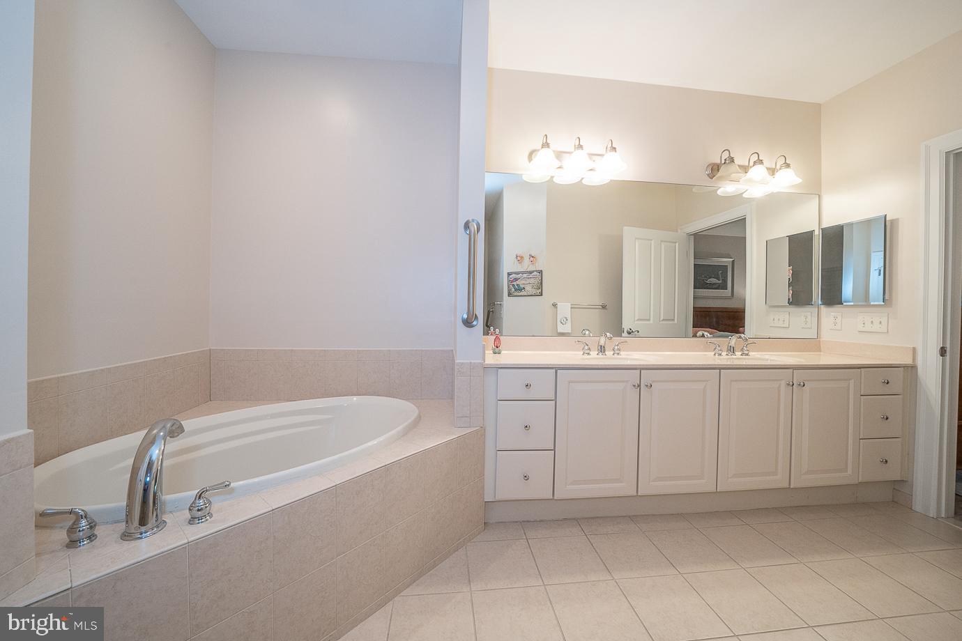 TERRAZZA NEWTOWN SQR - Residential