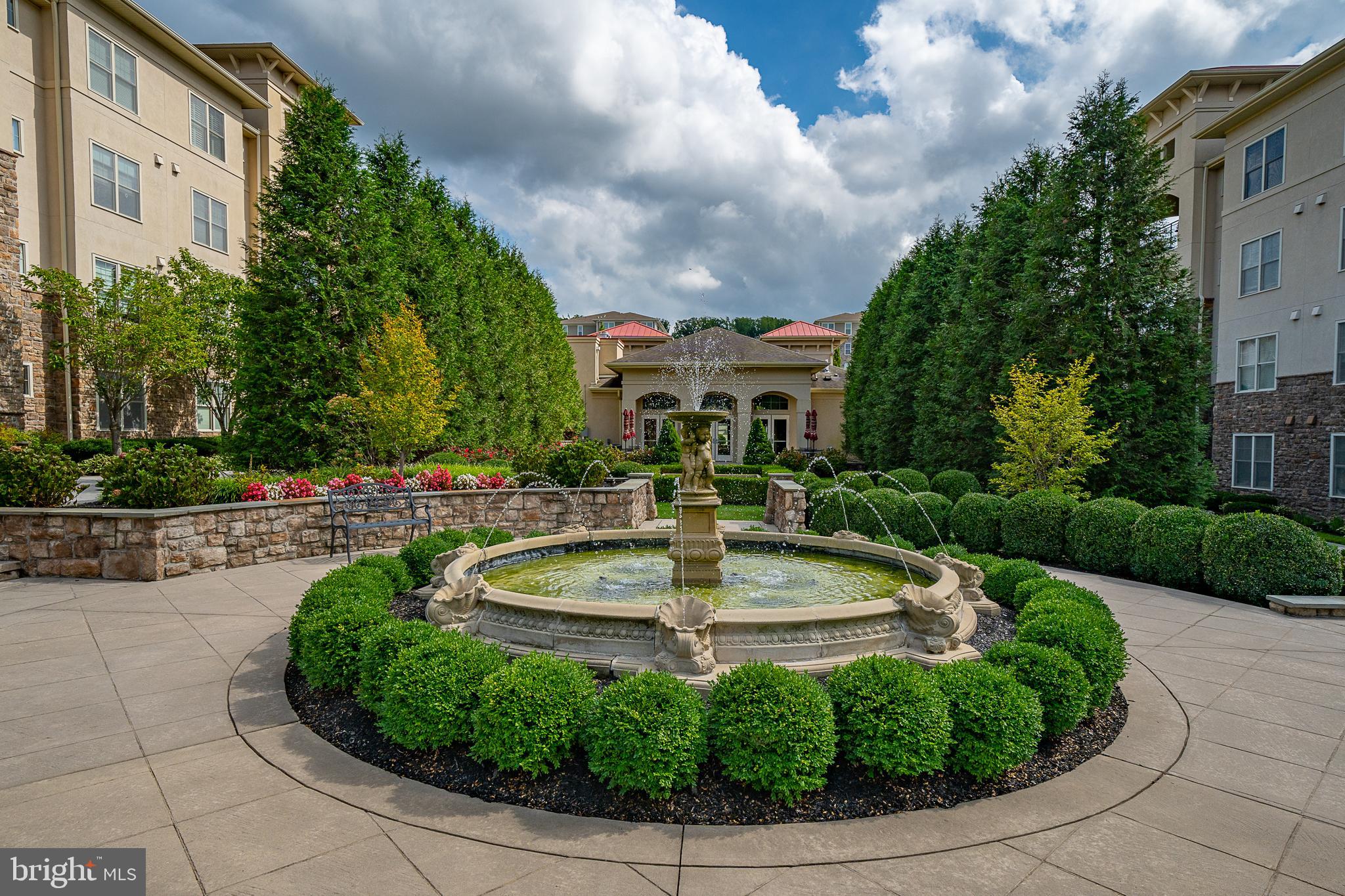 TERRAZZA NEWTOWN SQR - Residential