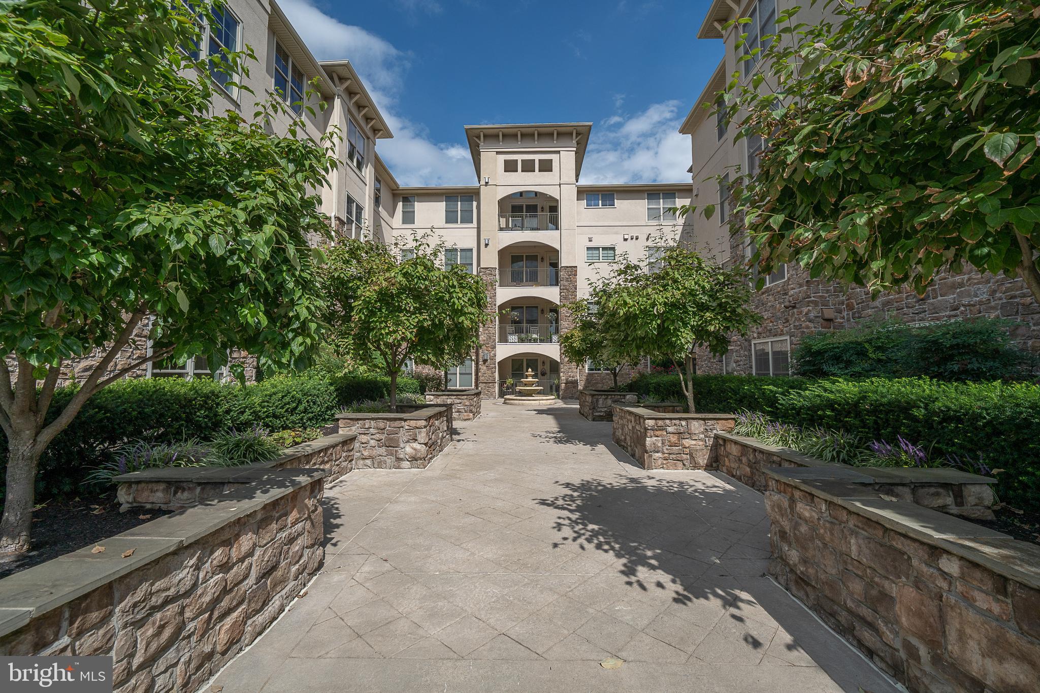 TERRAZZA NEWTOWN SQR - Residential