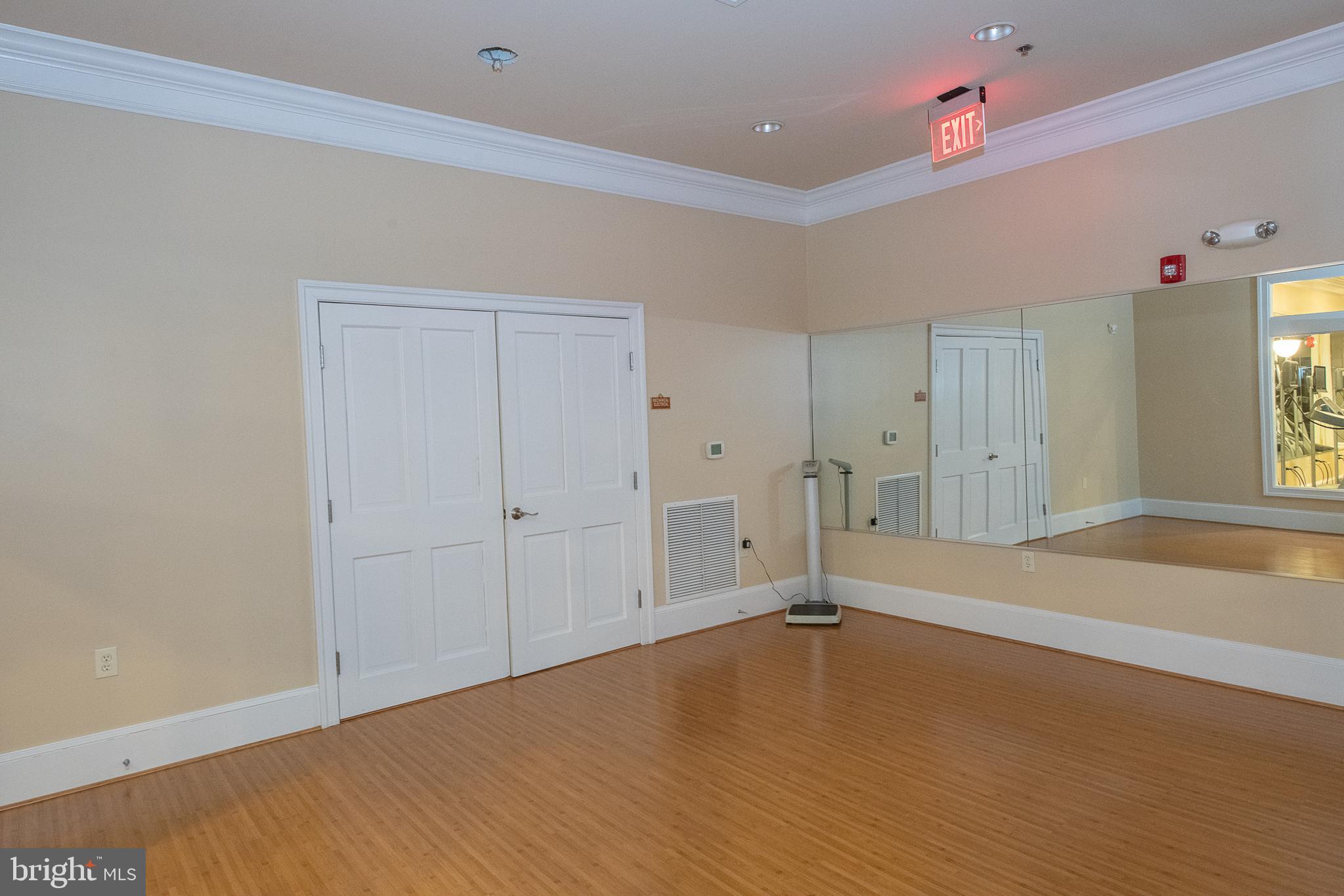 TERRAZZA NEWTOWN SQR - Residential