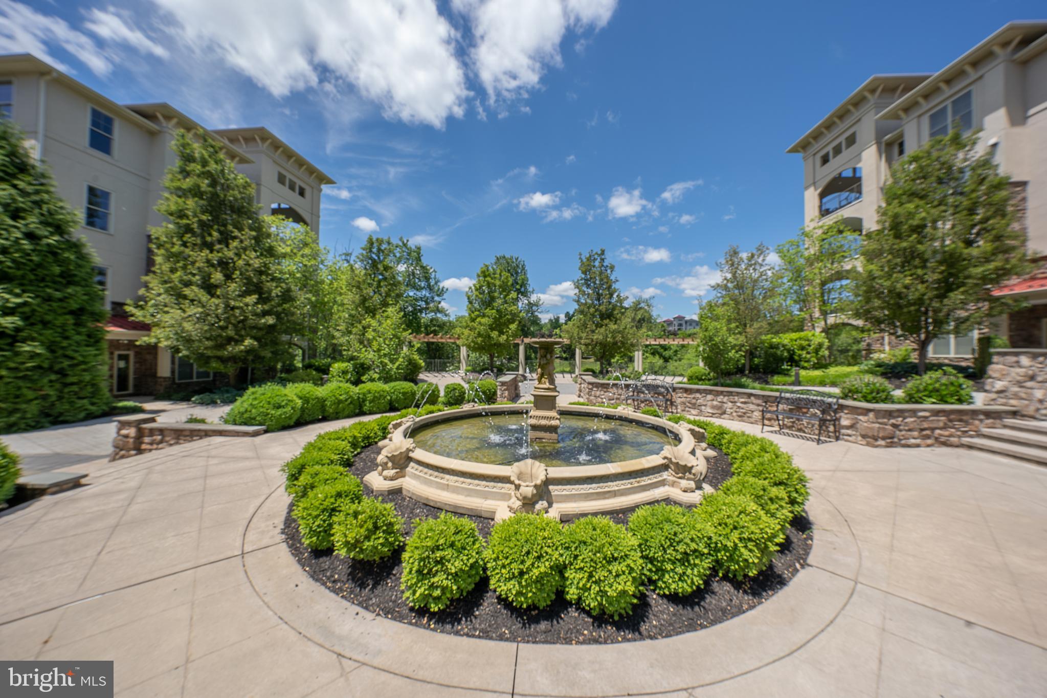 TERRAZZA NEWTOWN SQR - Residential