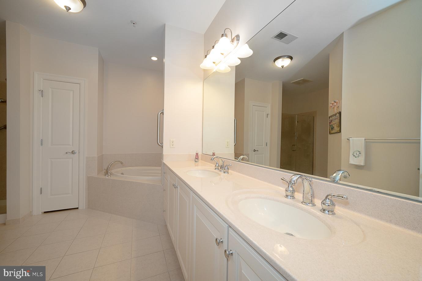 TERRAZZA NEWTOWN SQR - Residential