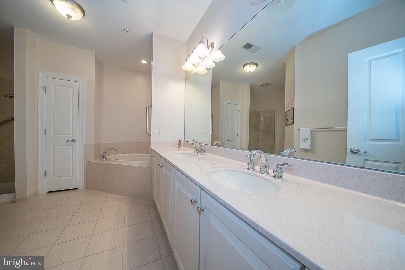 TERRAZZA NEWTOWN SQR - Residential