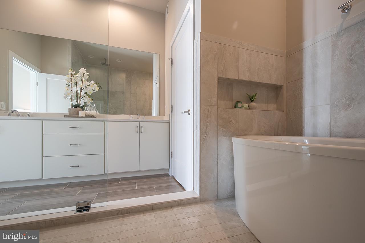 ONE LOUDOUN - Residential