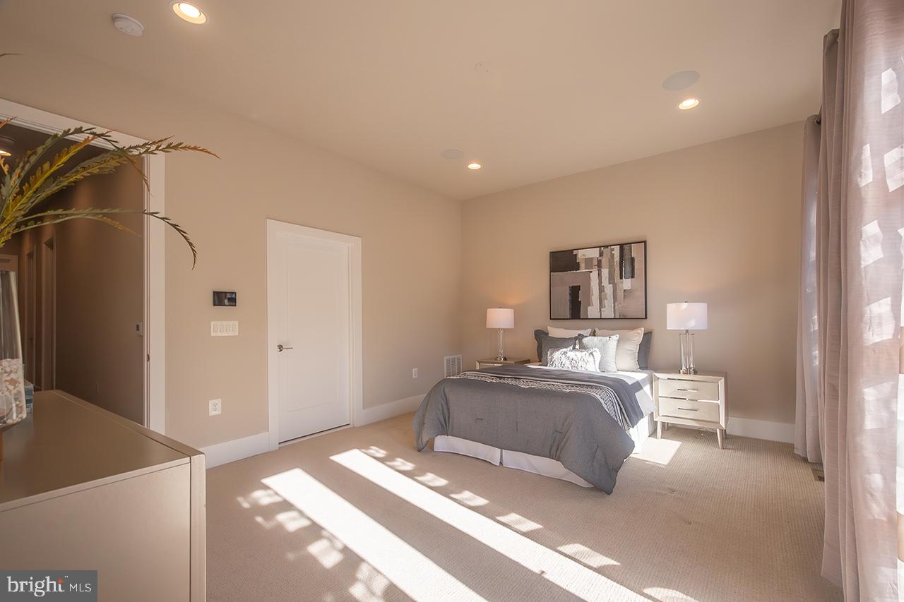 ONE LOUDOUN - Residential