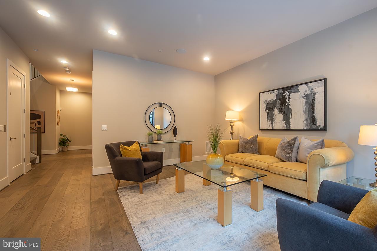 ONE LOUDOUN - Residential