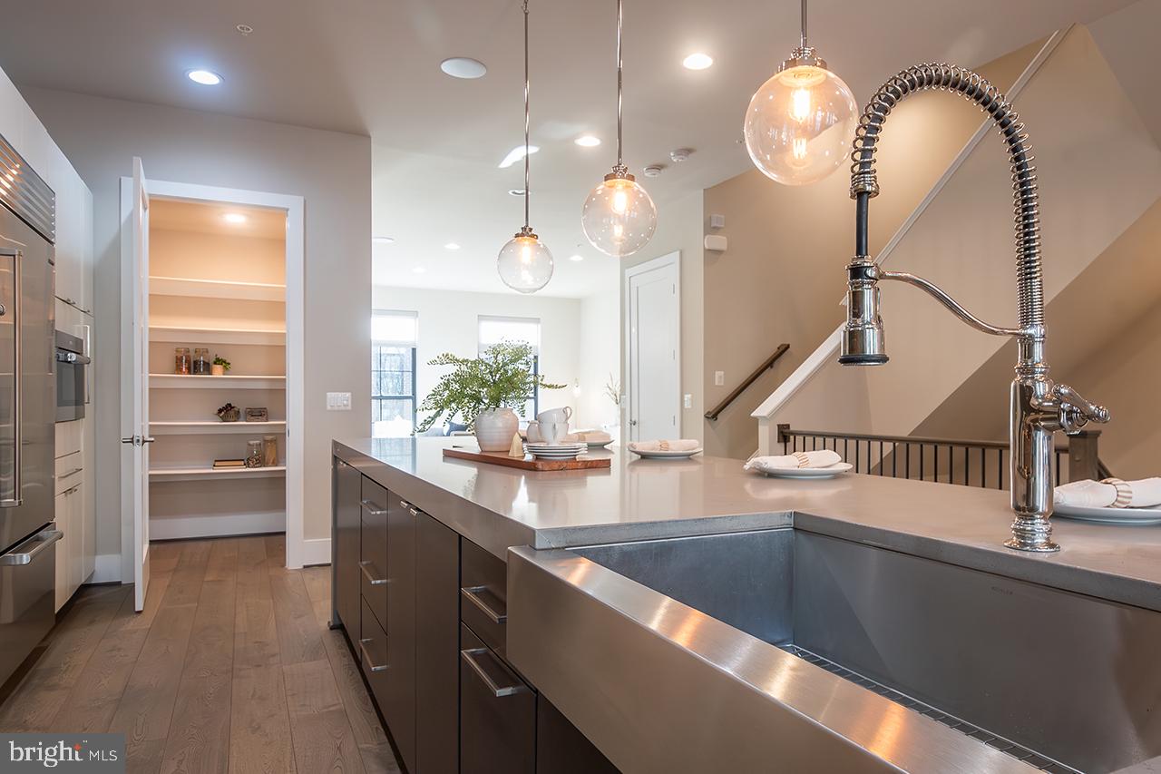 ONE LOUDOUN - Residential