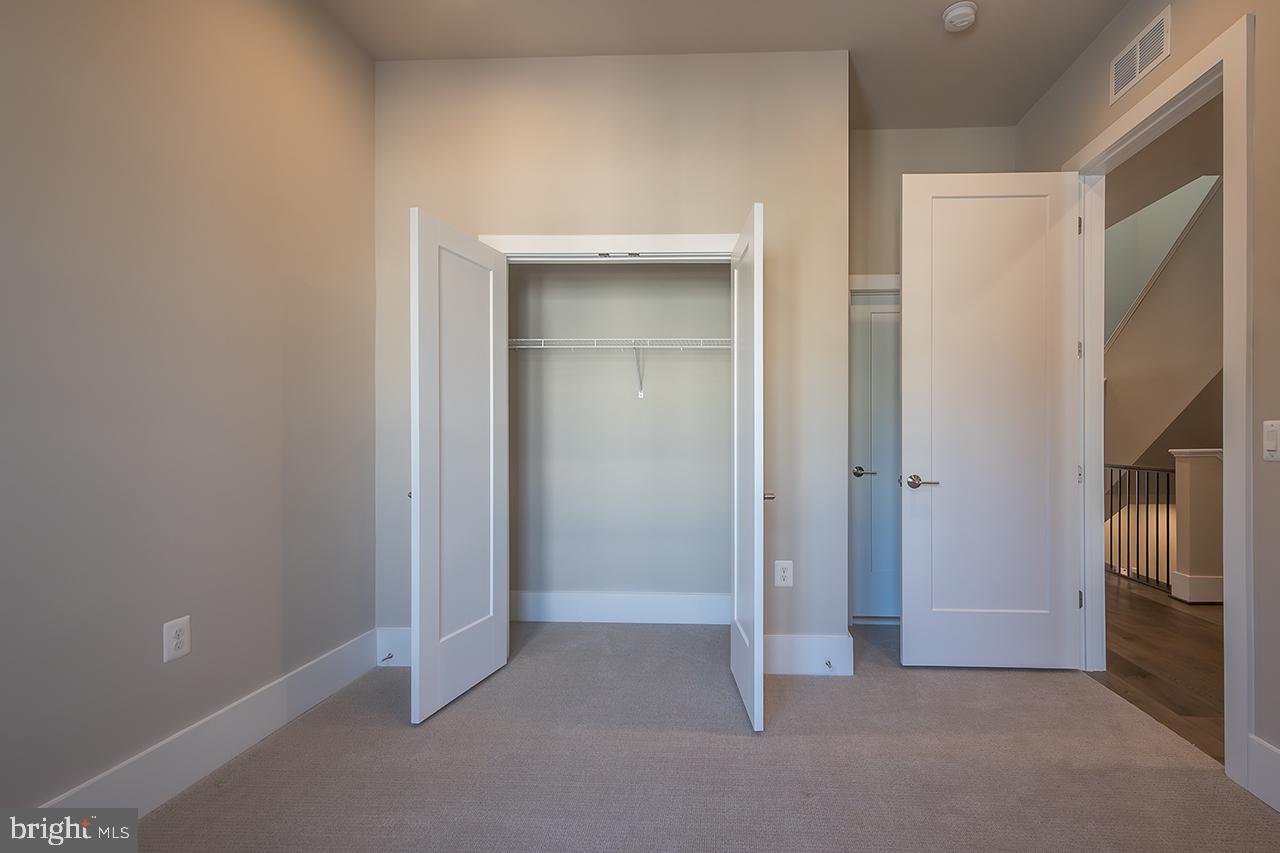 ONE LOUDOUN - Residential