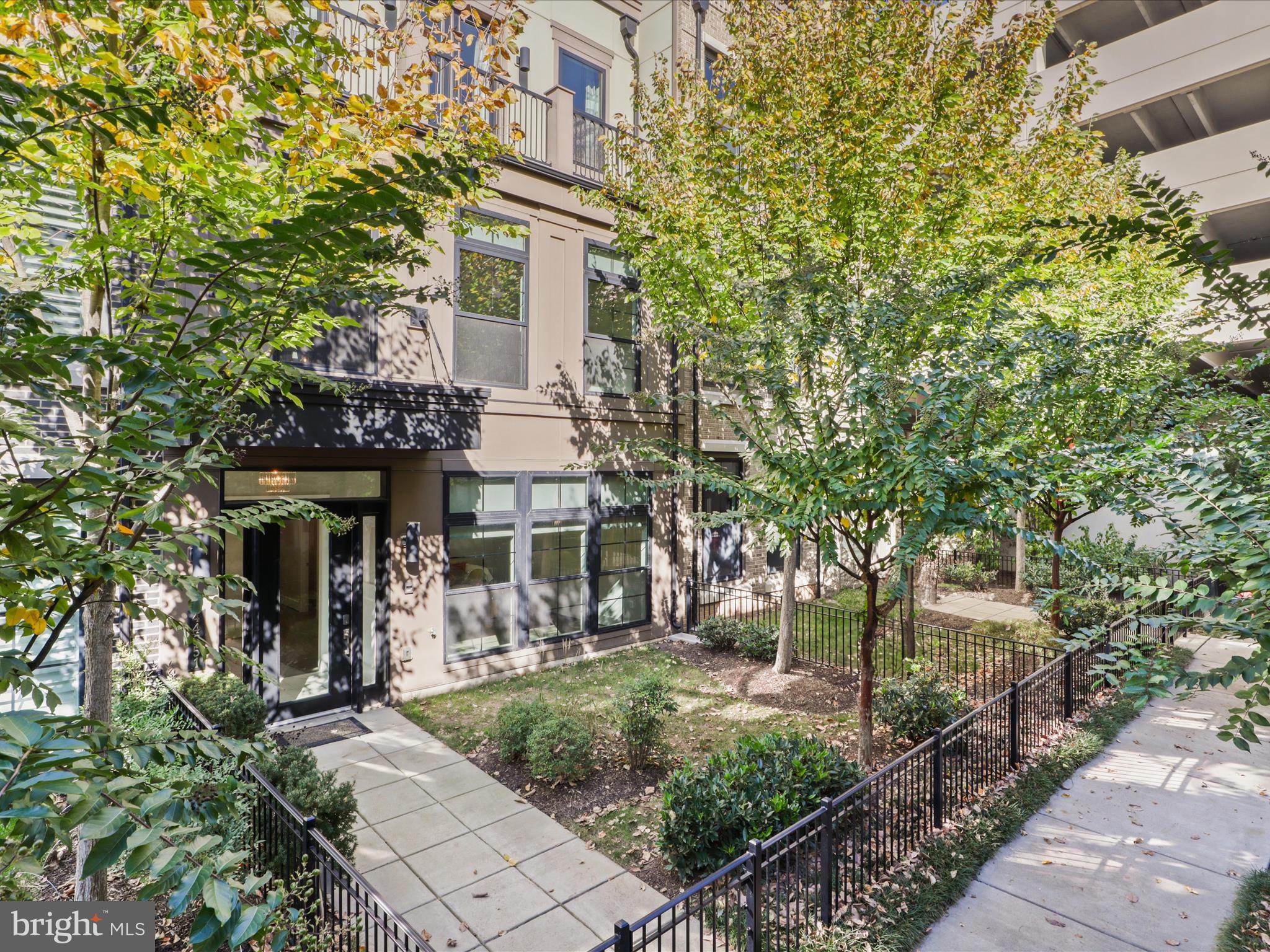 ONE LOUDOUN - Residential