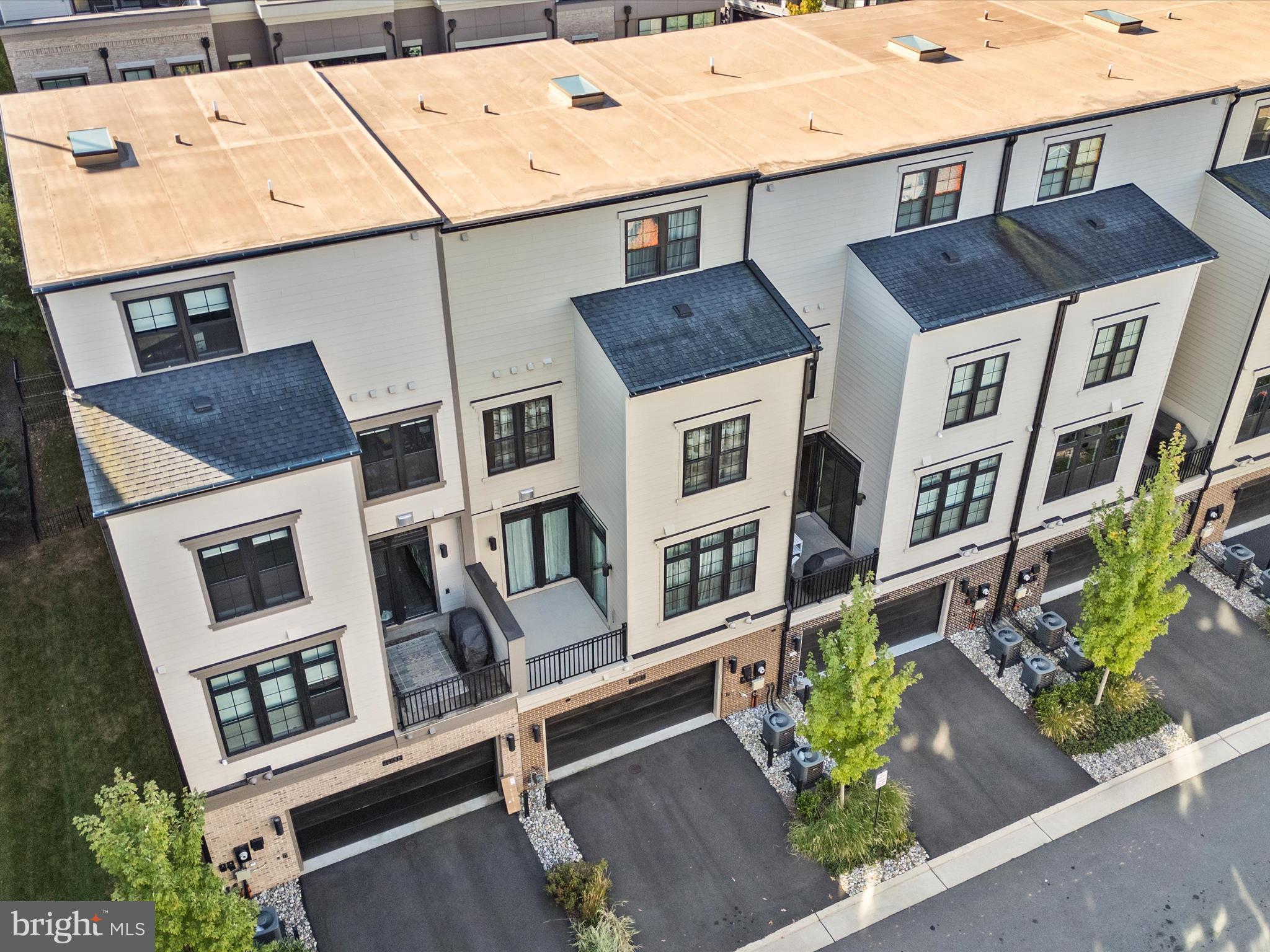 ONE LOUDOUN - Residential