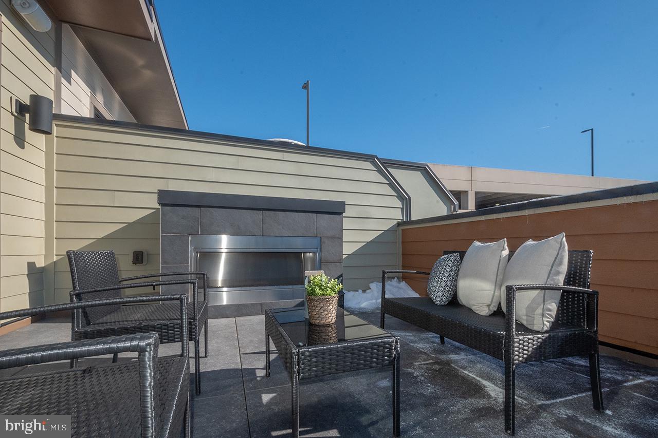 ONE LOUDOUN - Residential