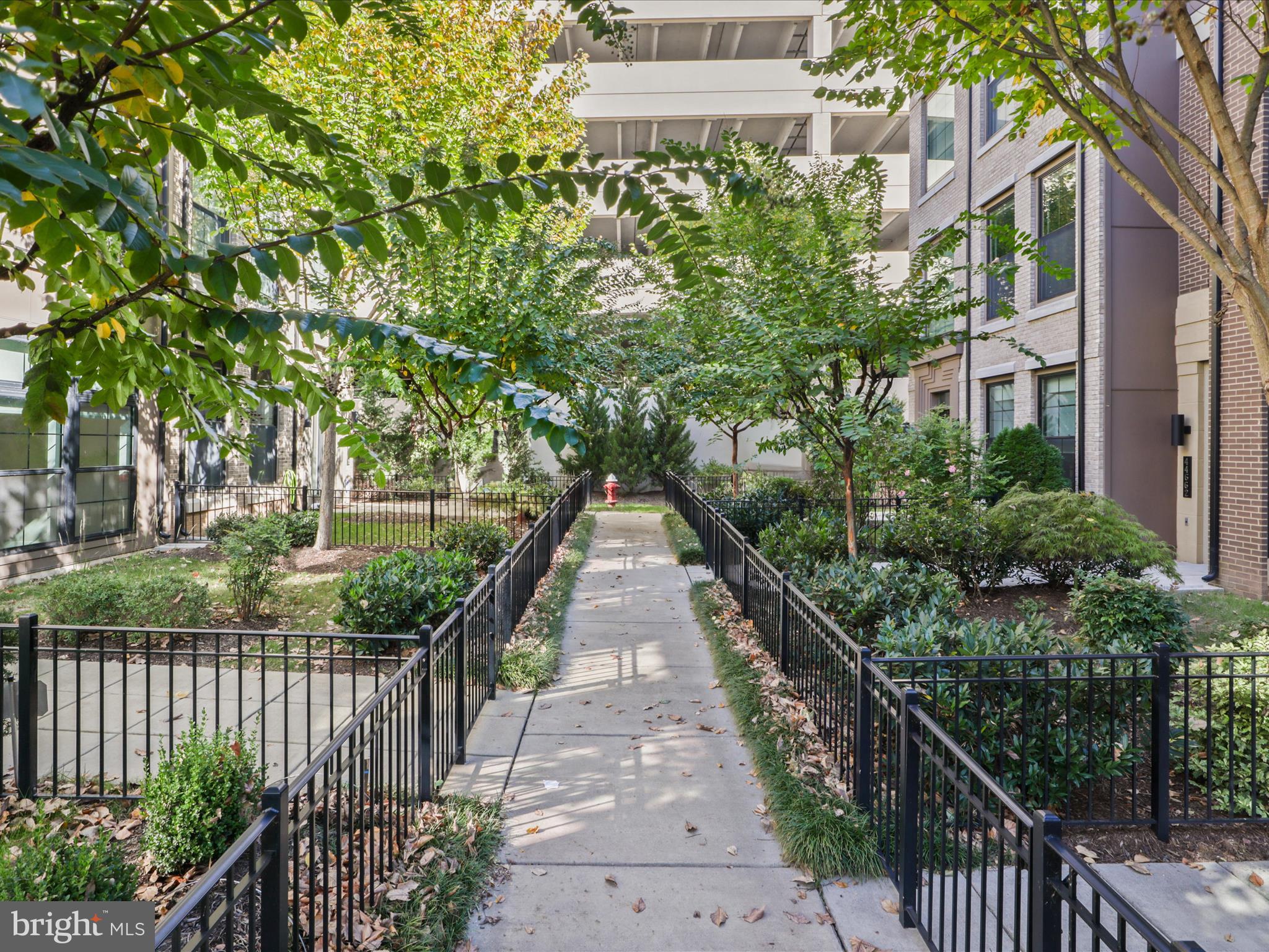 ONE LOUDOUN - Residential