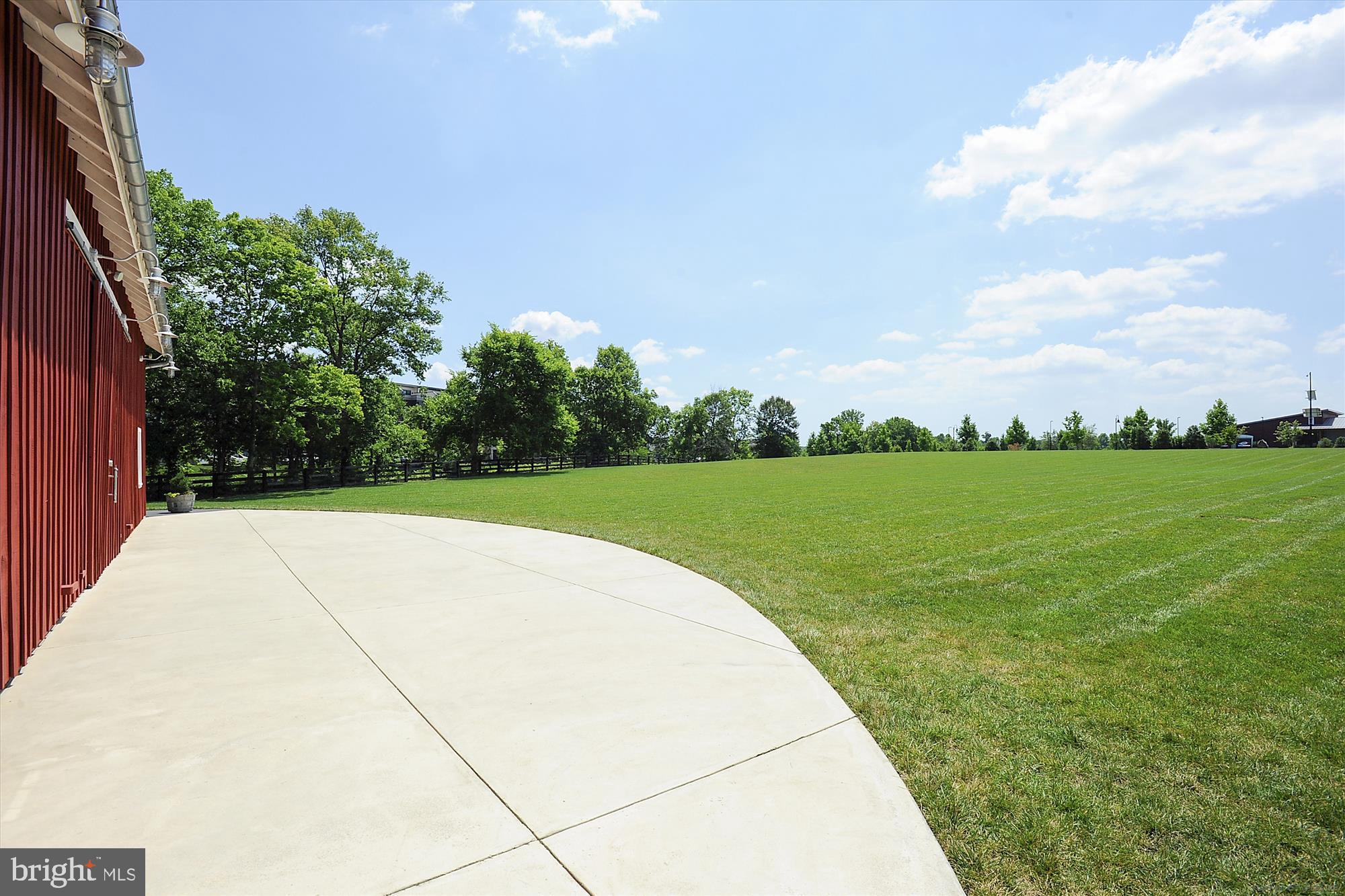 ONE LOUDOUN - Residential