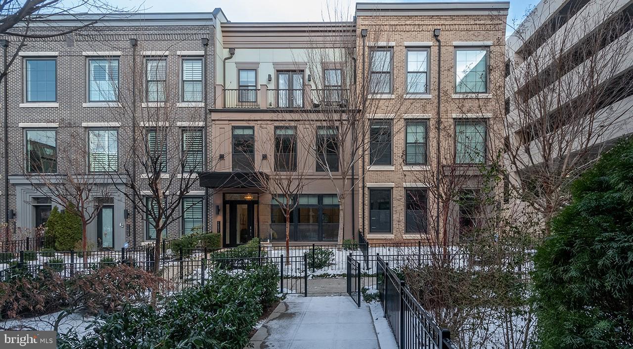 ONE LOUDOUN - Residential