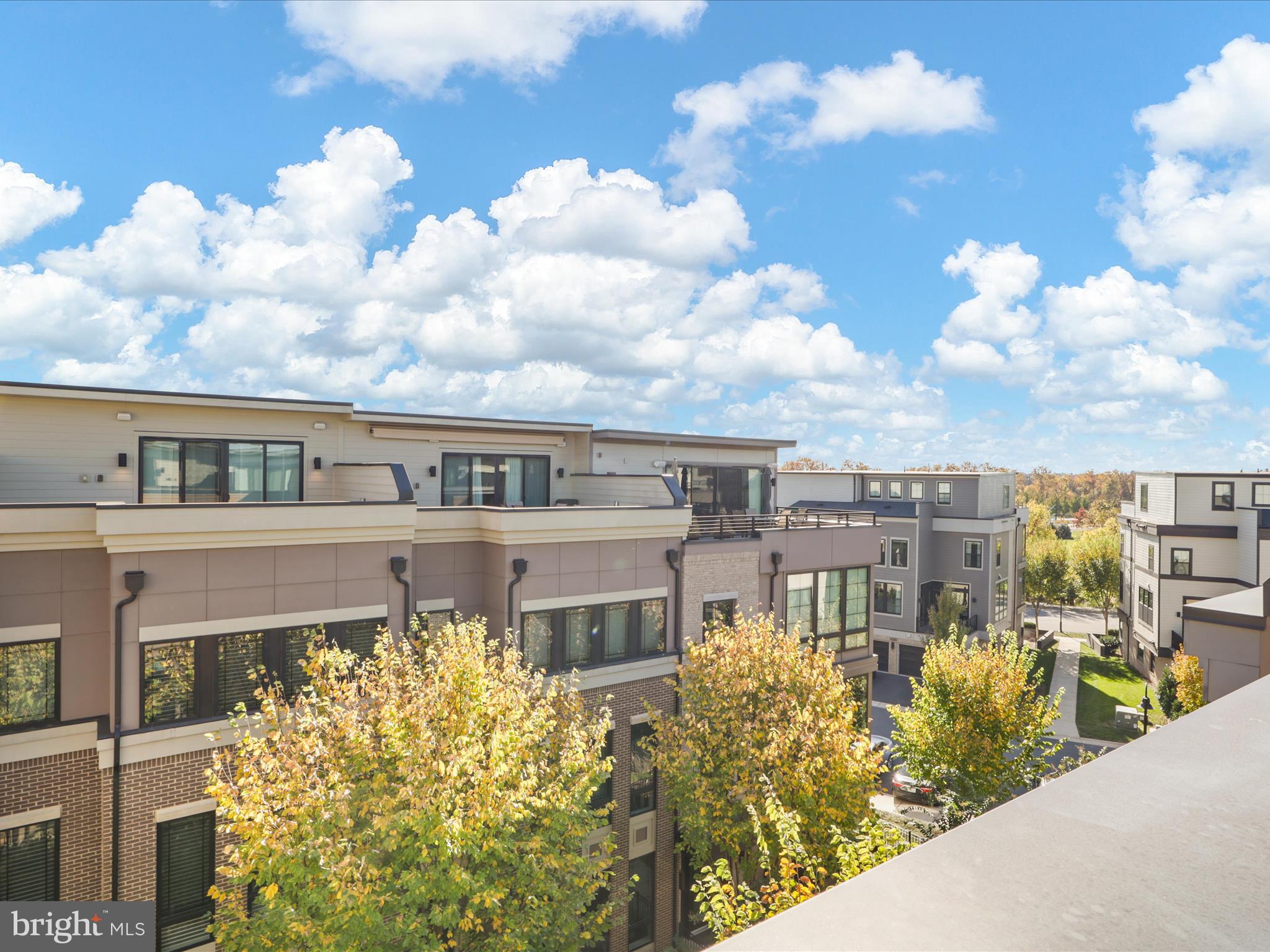 ONE LOUDOUN - Residential