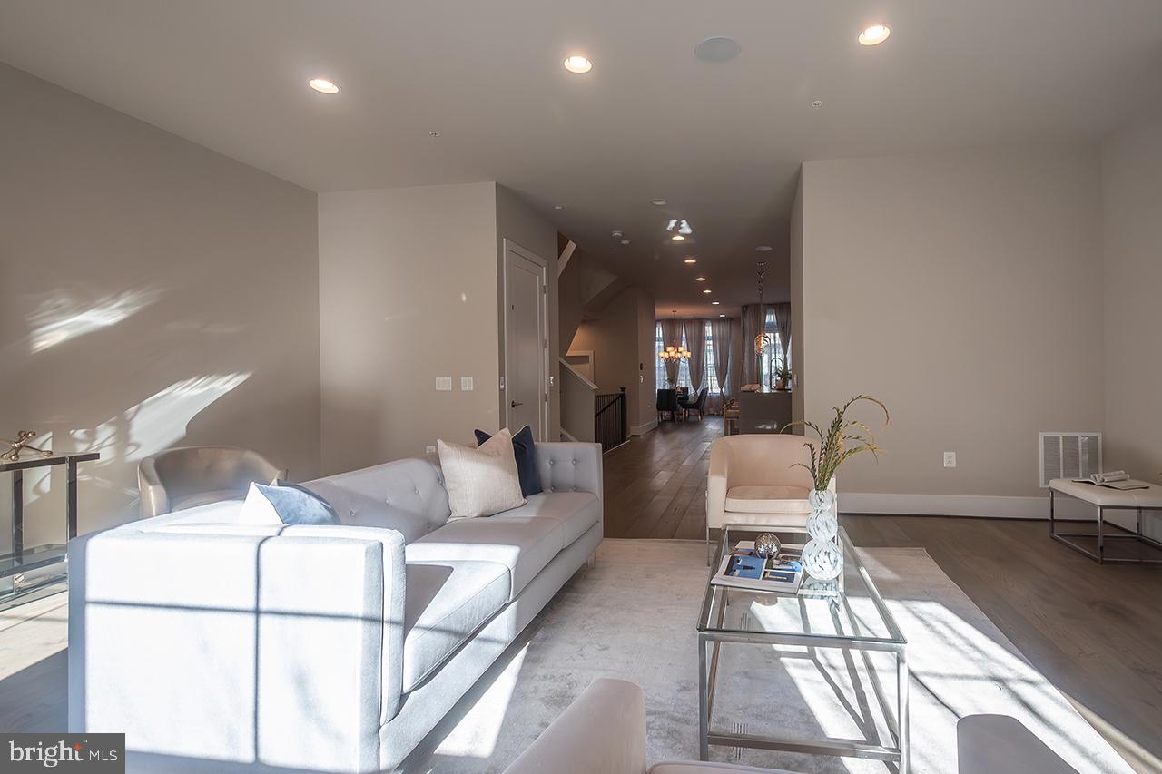 ONE LOUDOUN - Residential