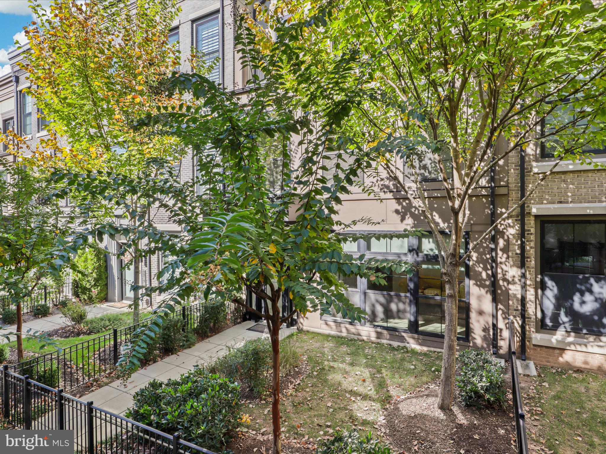 ONE LOUDOUN - Residential