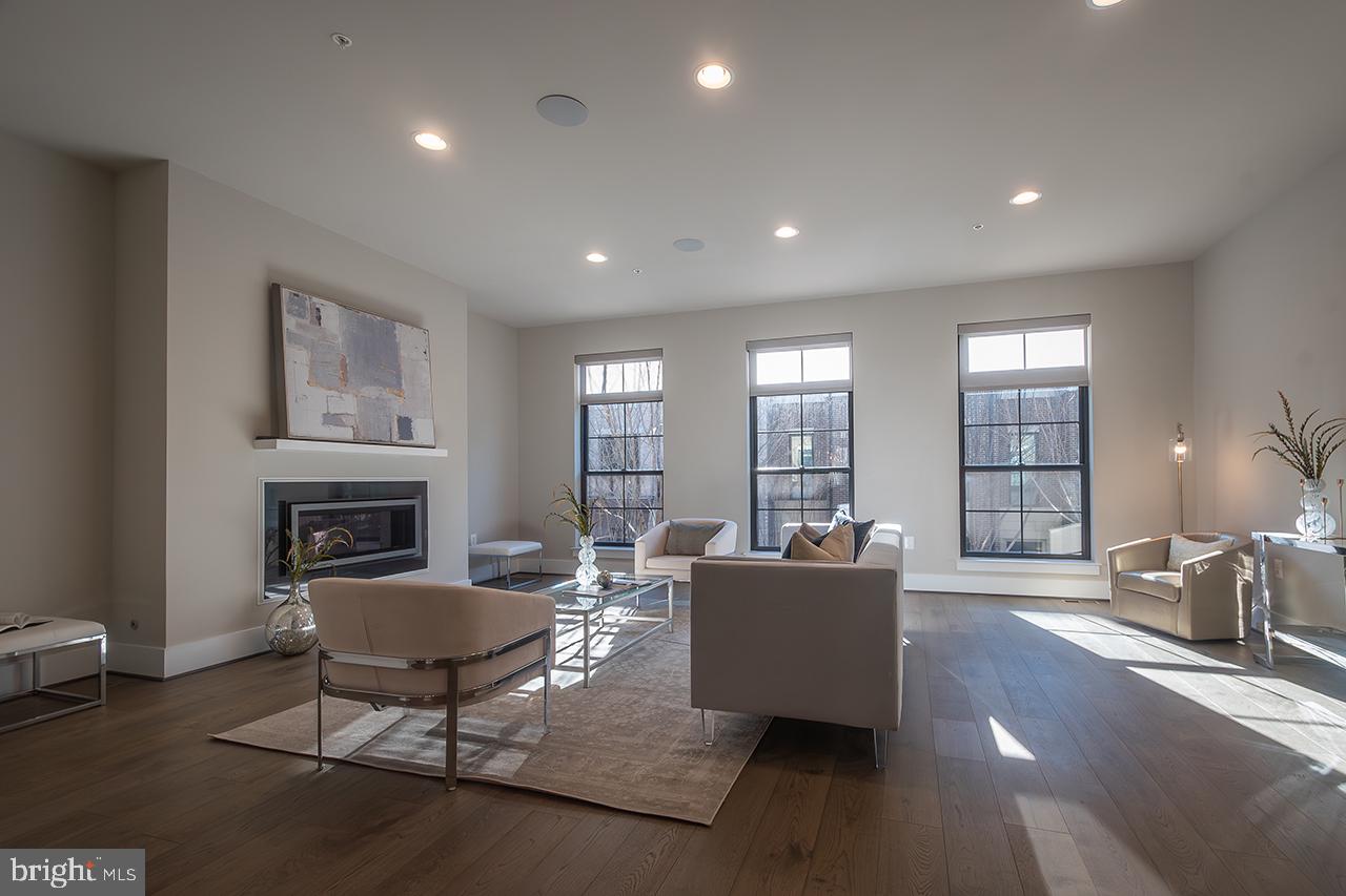 ONE LOUDOUN - Residential