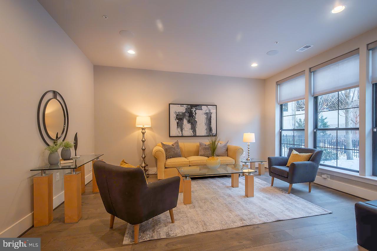 ONE LOUDOUN - Residential