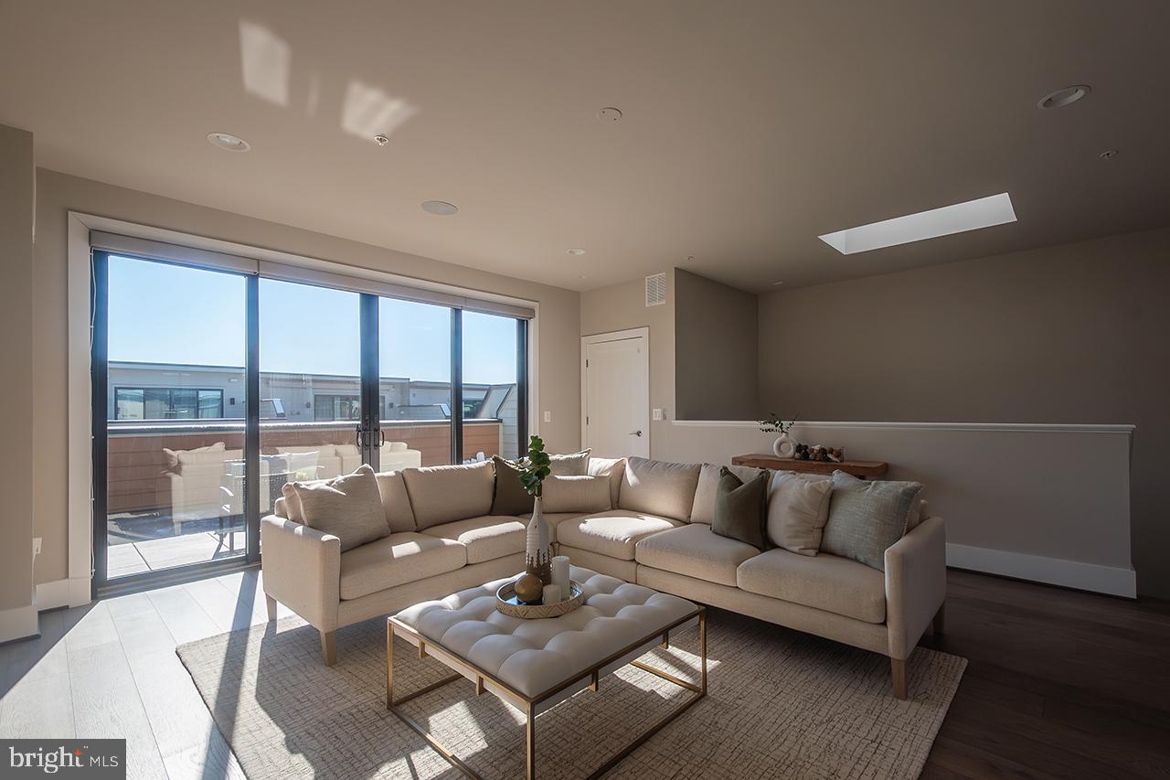 ONE LOUDOUN - Residential