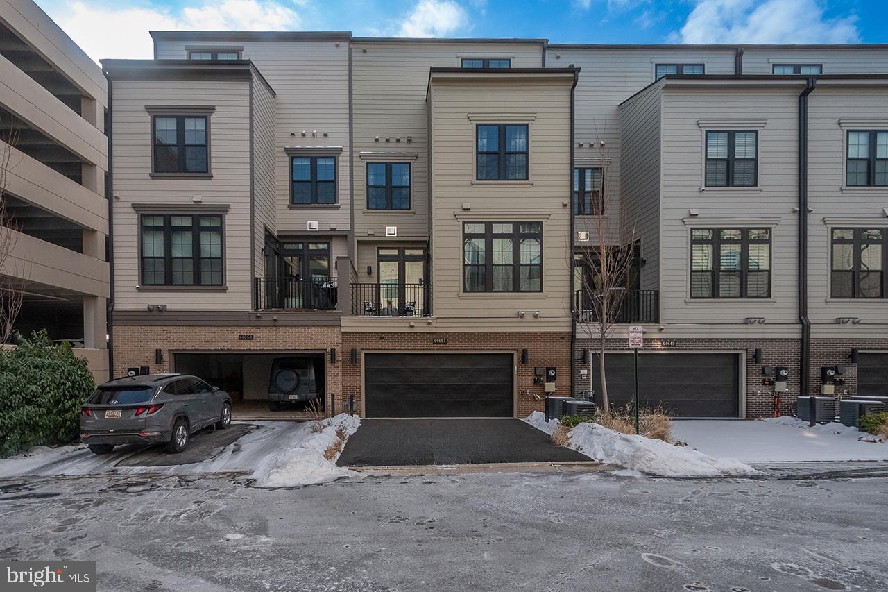 ONE LOUDOUN - Residential