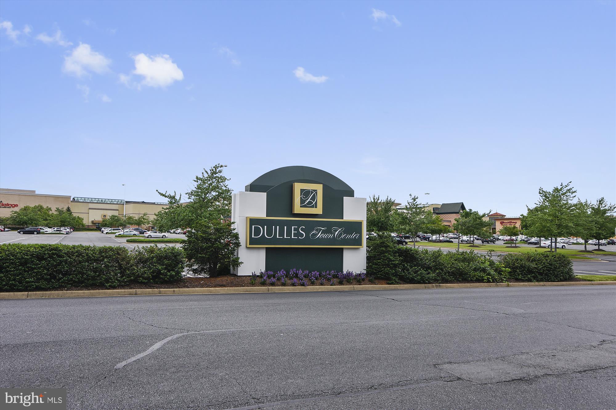 ONE LOUDOUN - Residential